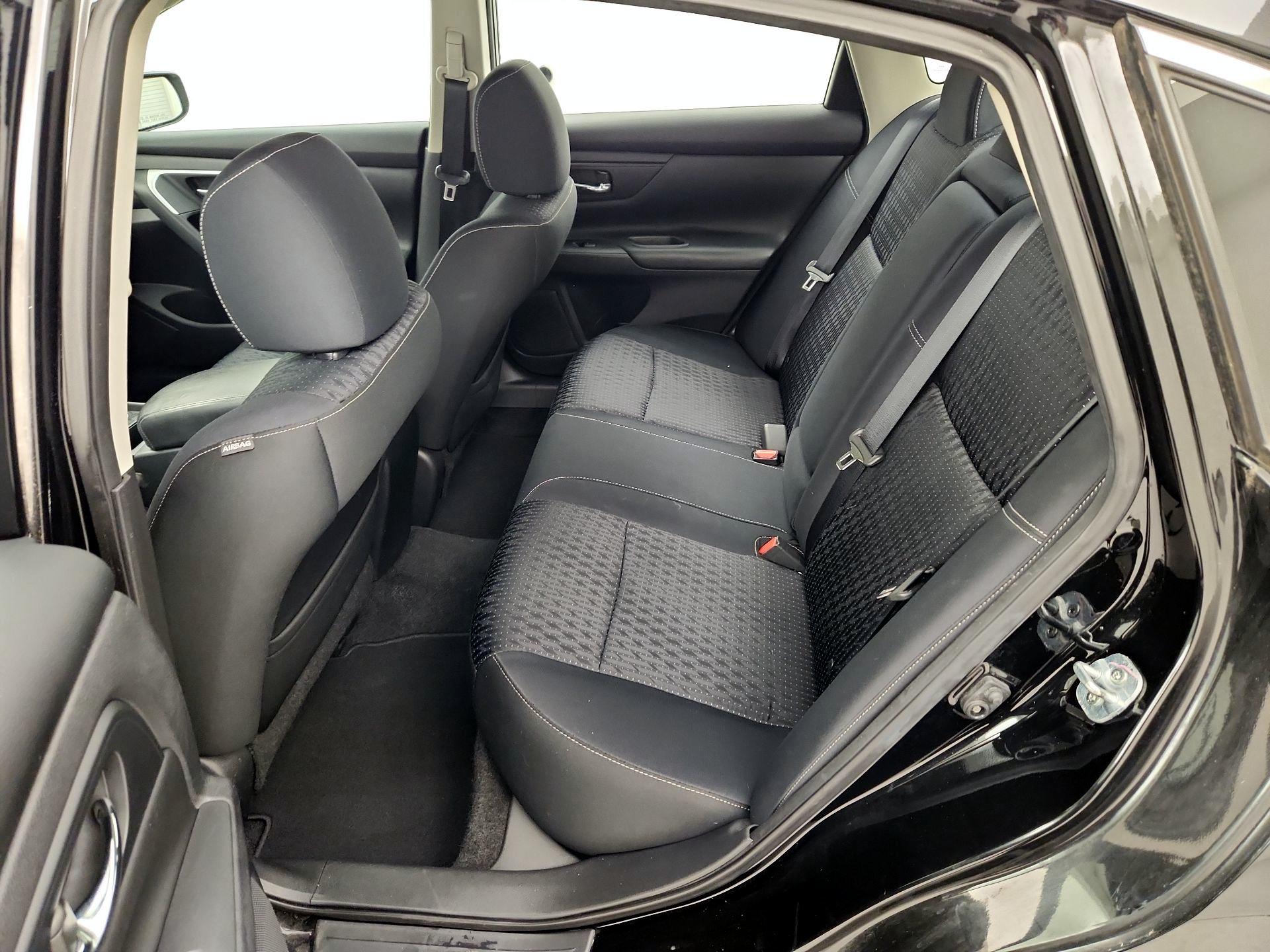 Thumbnail: 2016 Nissan Altima - 19