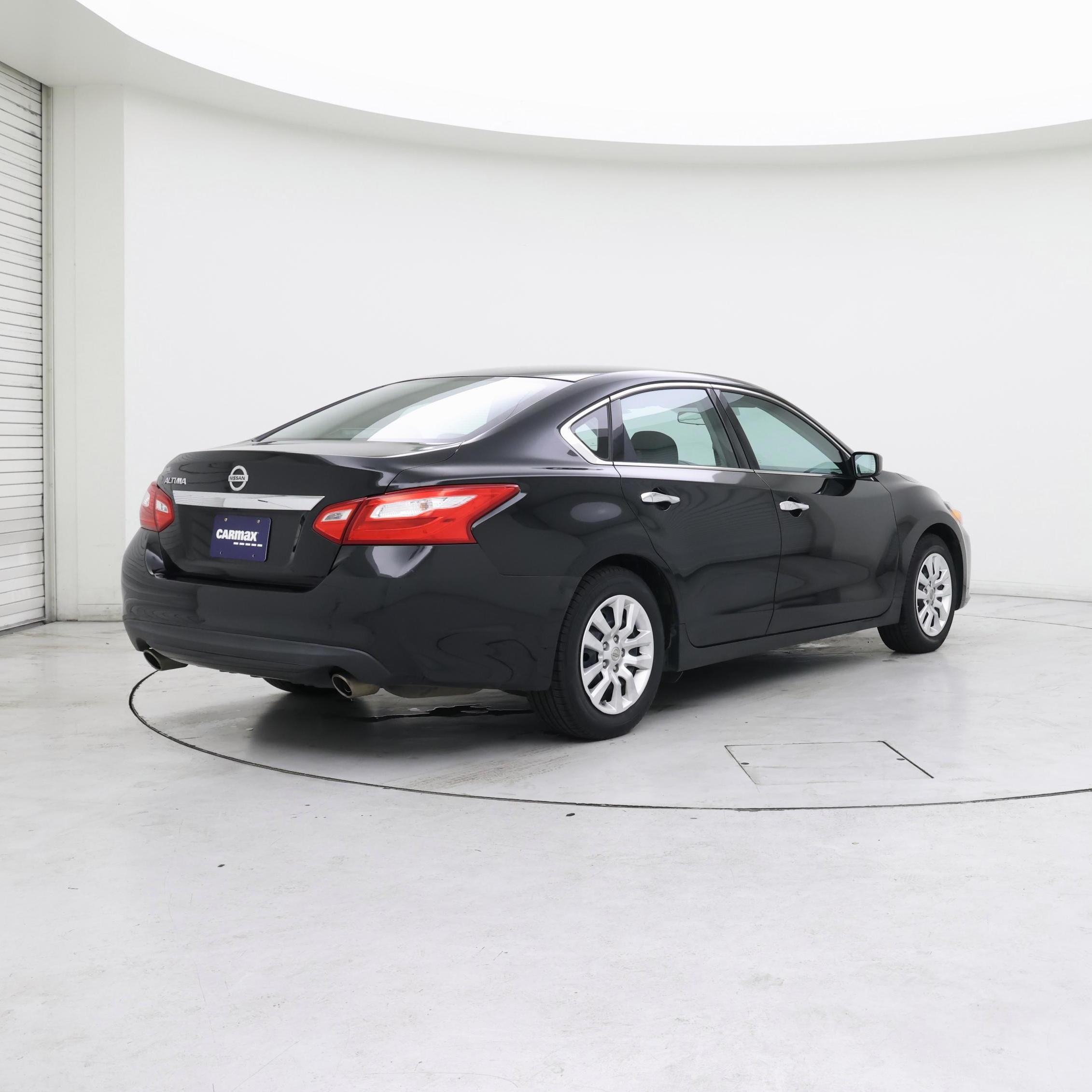 Thumbnail: 2016 Nissan Altima - 8