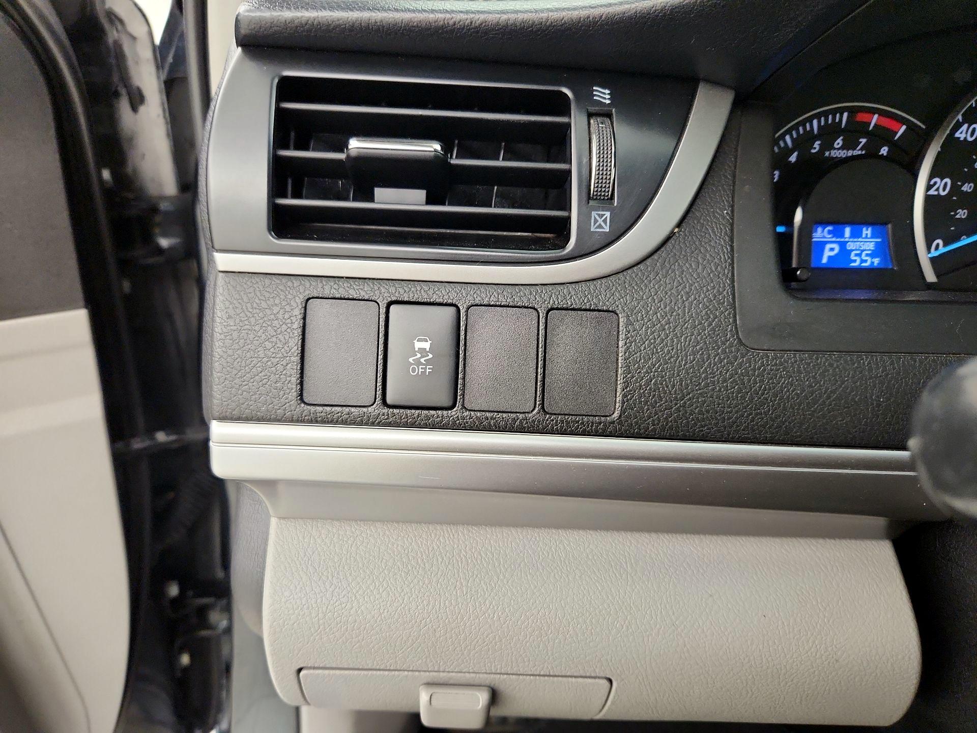 Thumbnail: 2014 Toyota Camry - 13