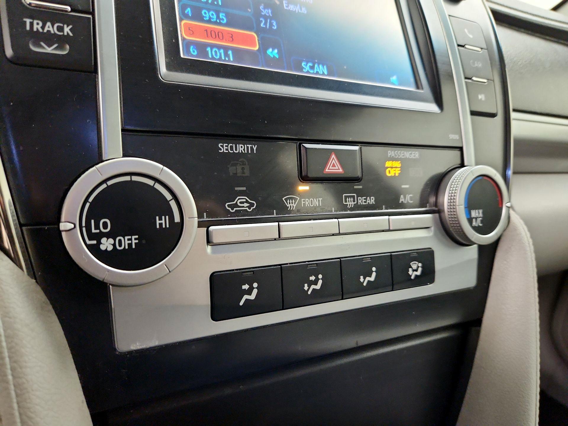 Thumbnail: 2014 Toyota Camry - 15