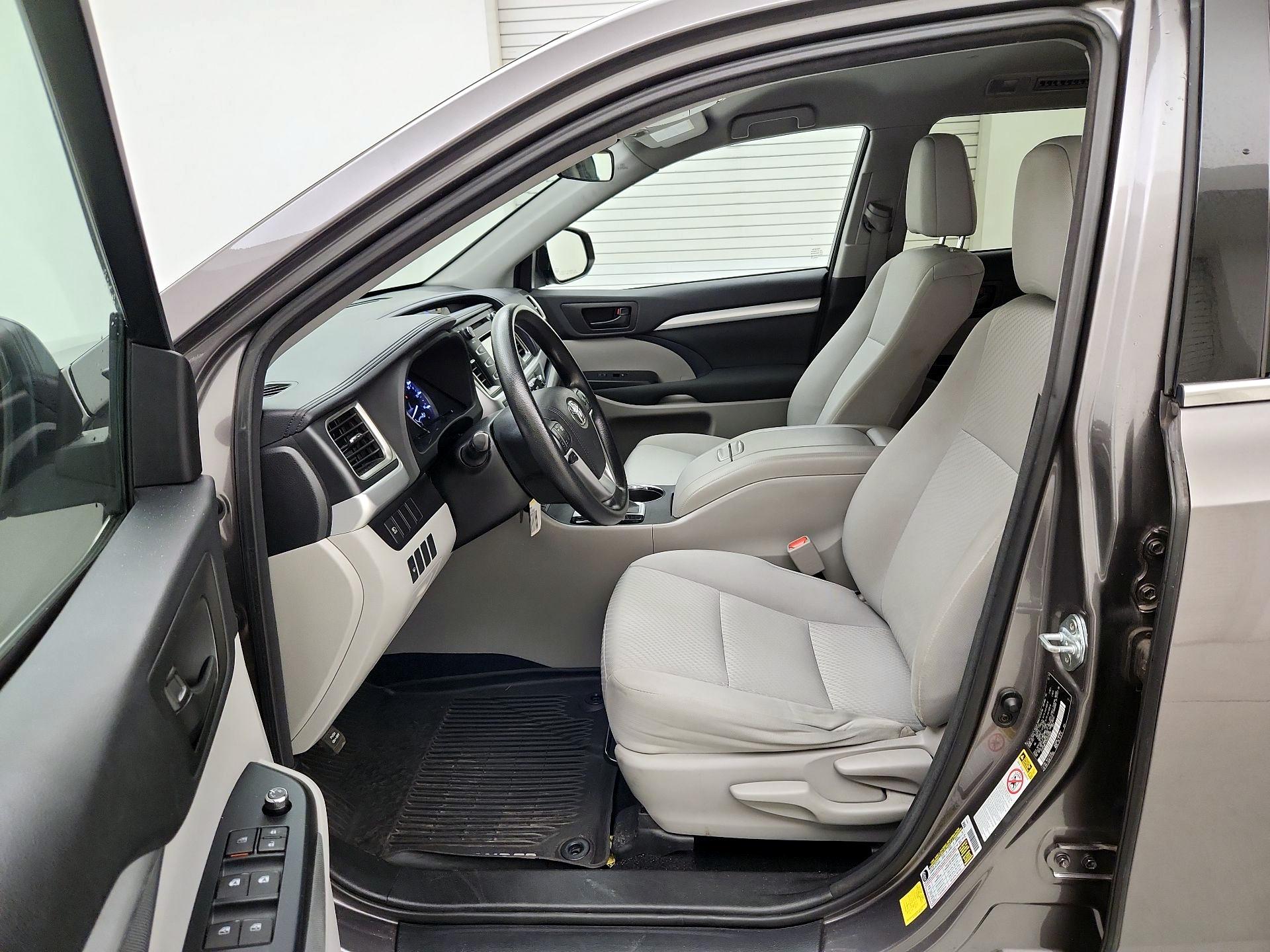 Thumbnail: 2017 Toyota Highlander - 11