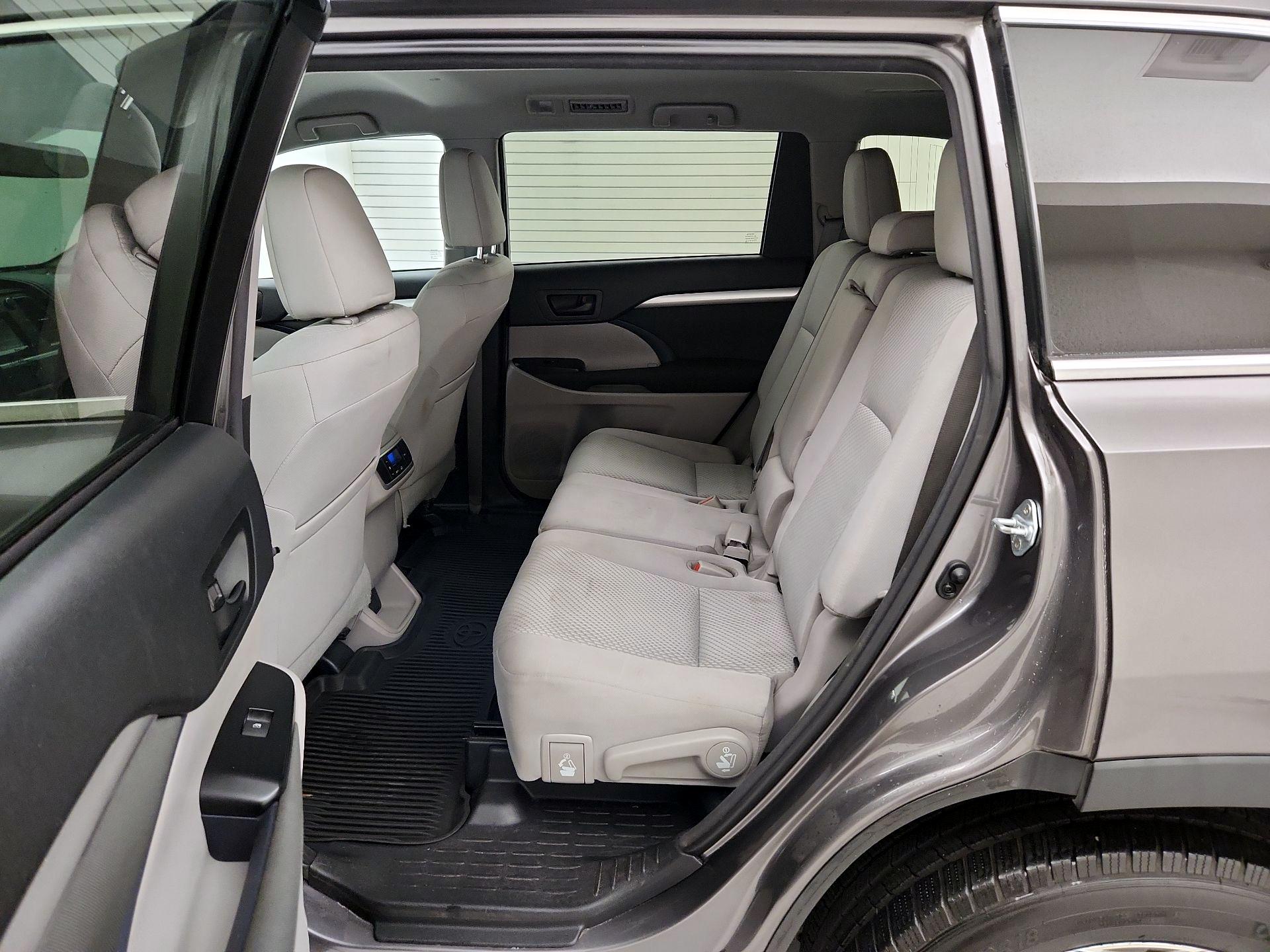 Thumbnail: 2017 Toyota Highlander - 19