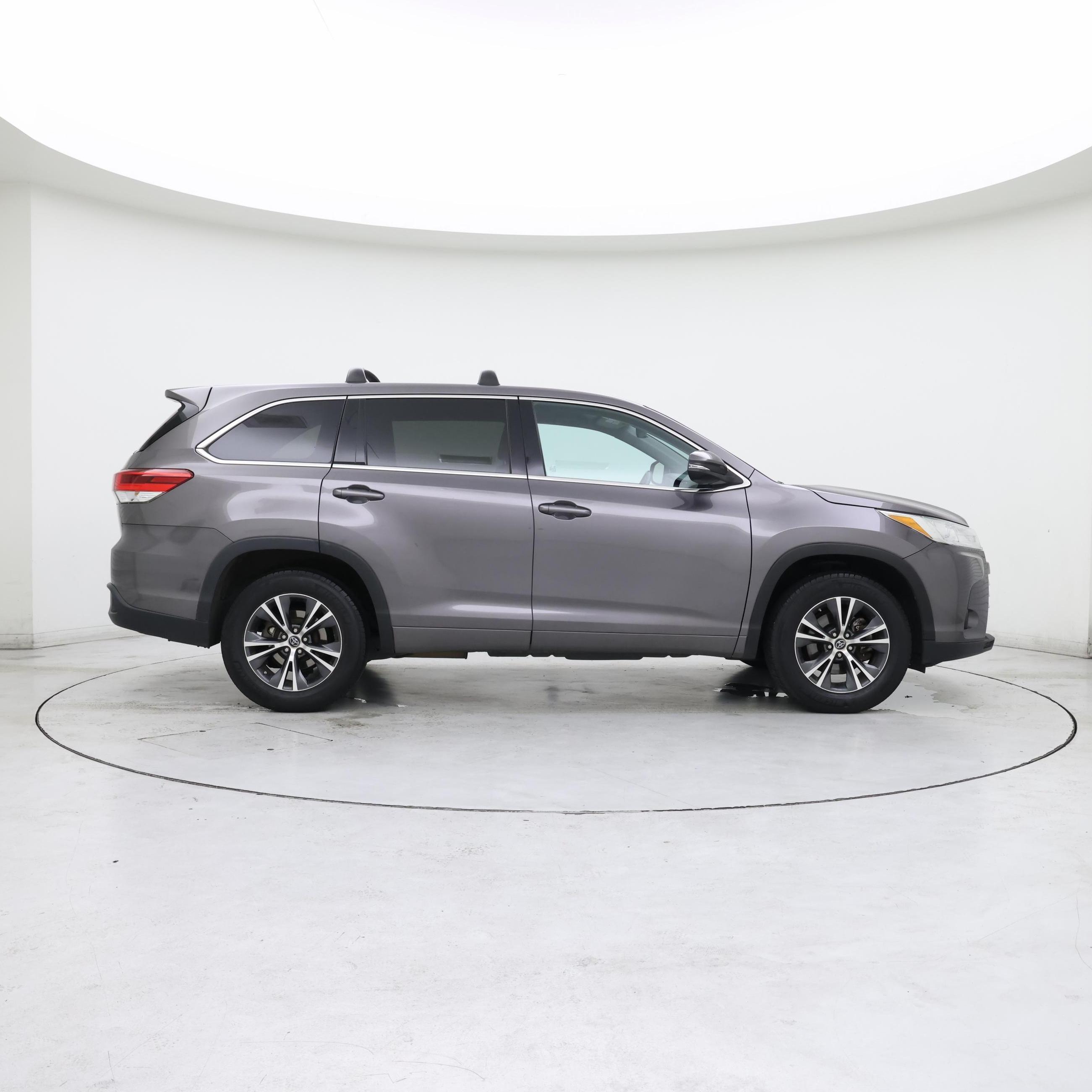 Thumbnail: 2017 Toyota Highlander - 7