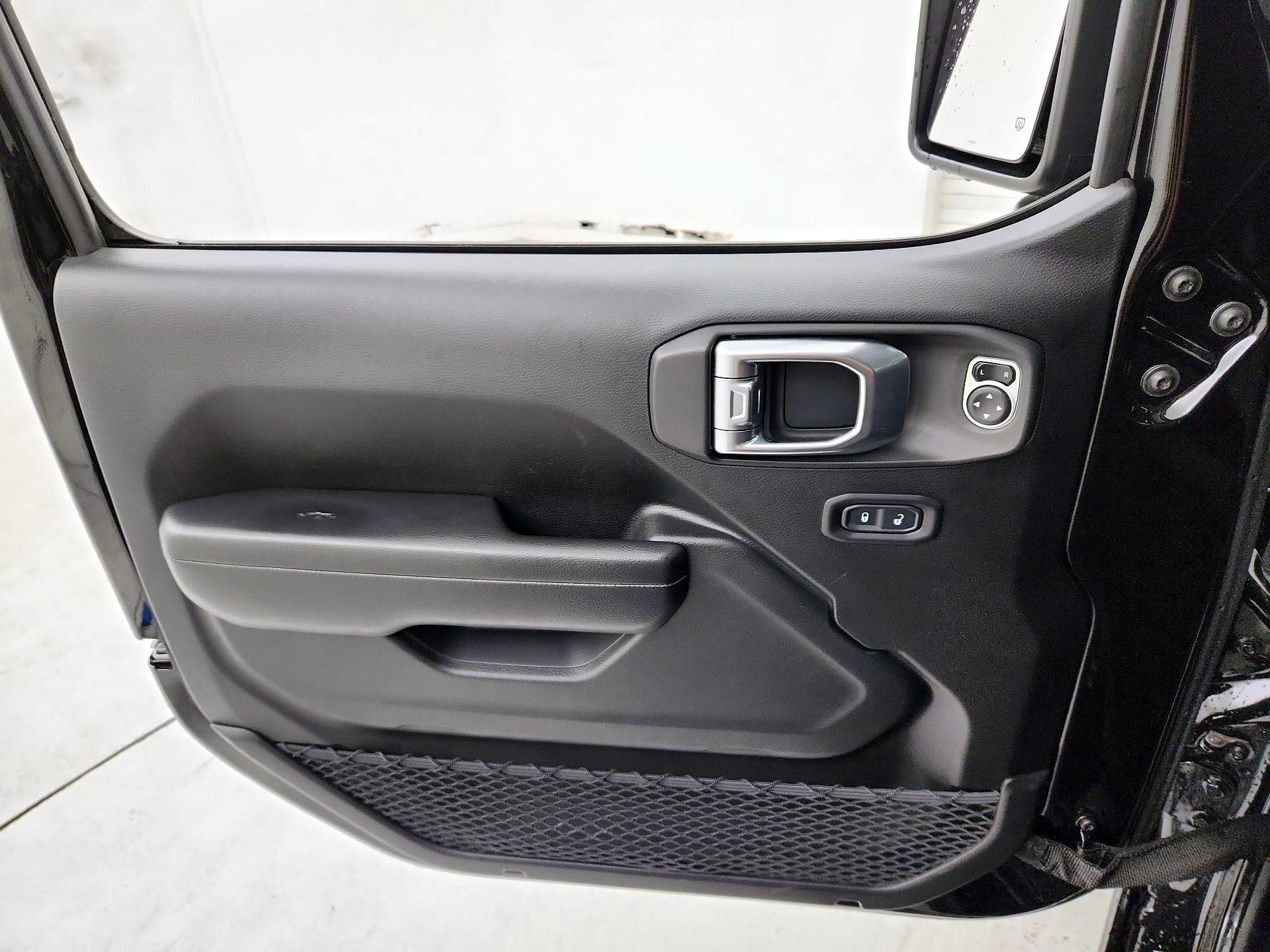 Thumbnail: 2018 Jeep Wrangler - 12