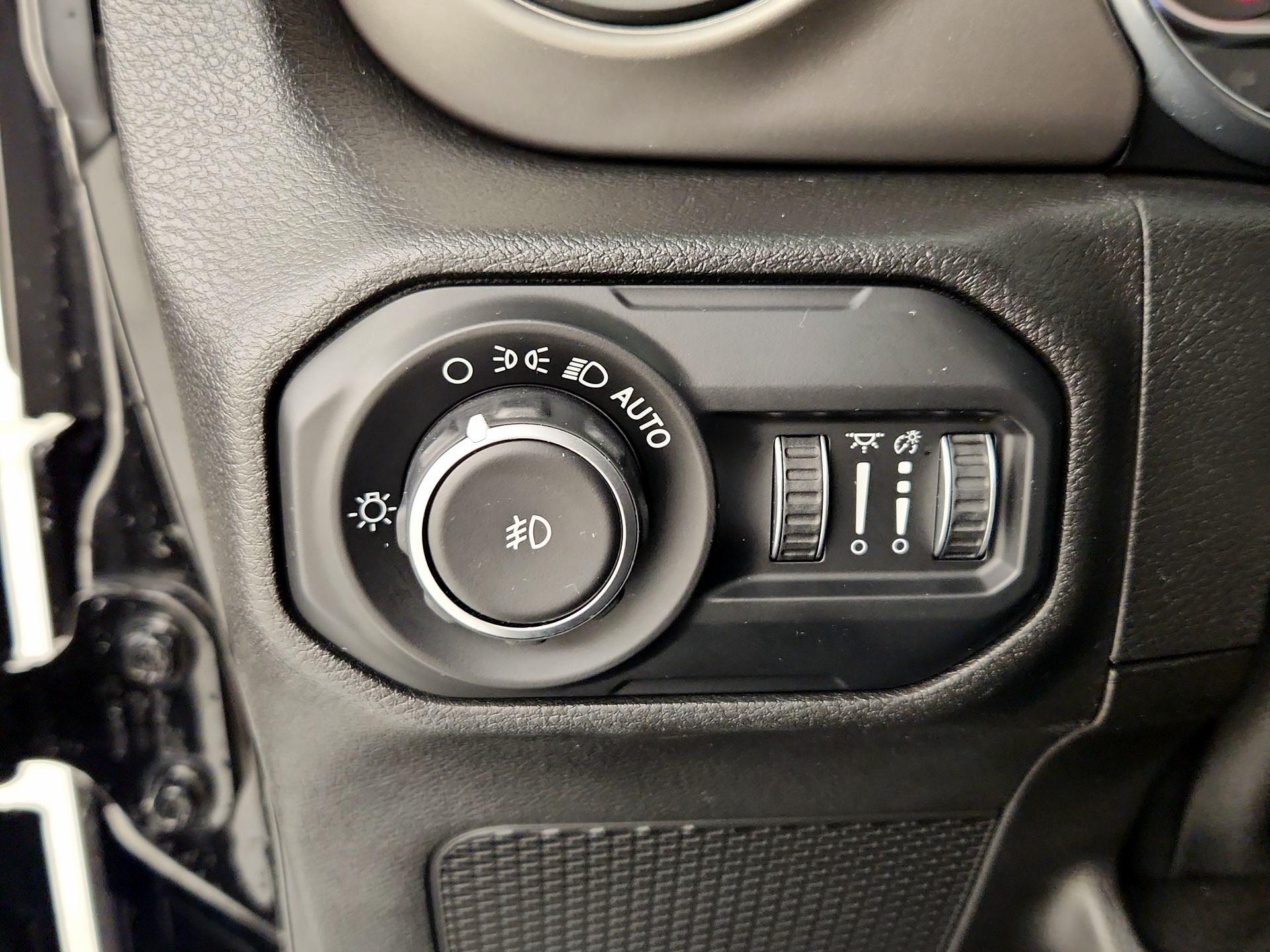 Thumbnail: 2018 Jeep Wrangler - 13