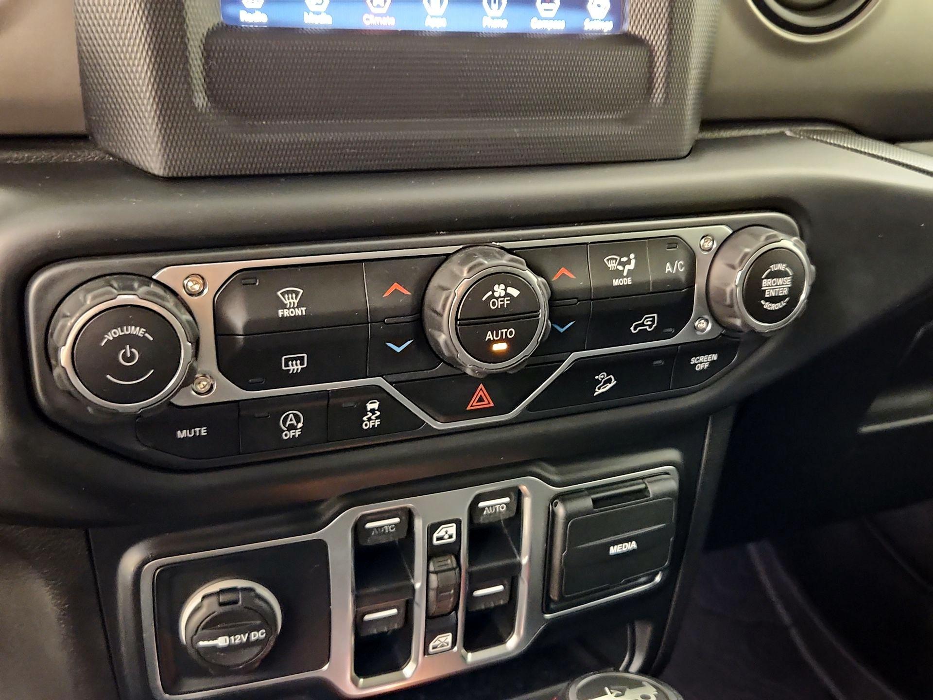 Thumbnail: 2018 Jeep Wrangler - 16