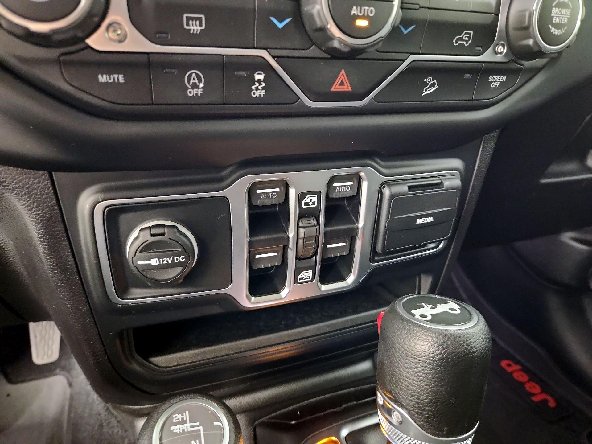 Thumbnail: 2018 Jeep Wrangler - 18