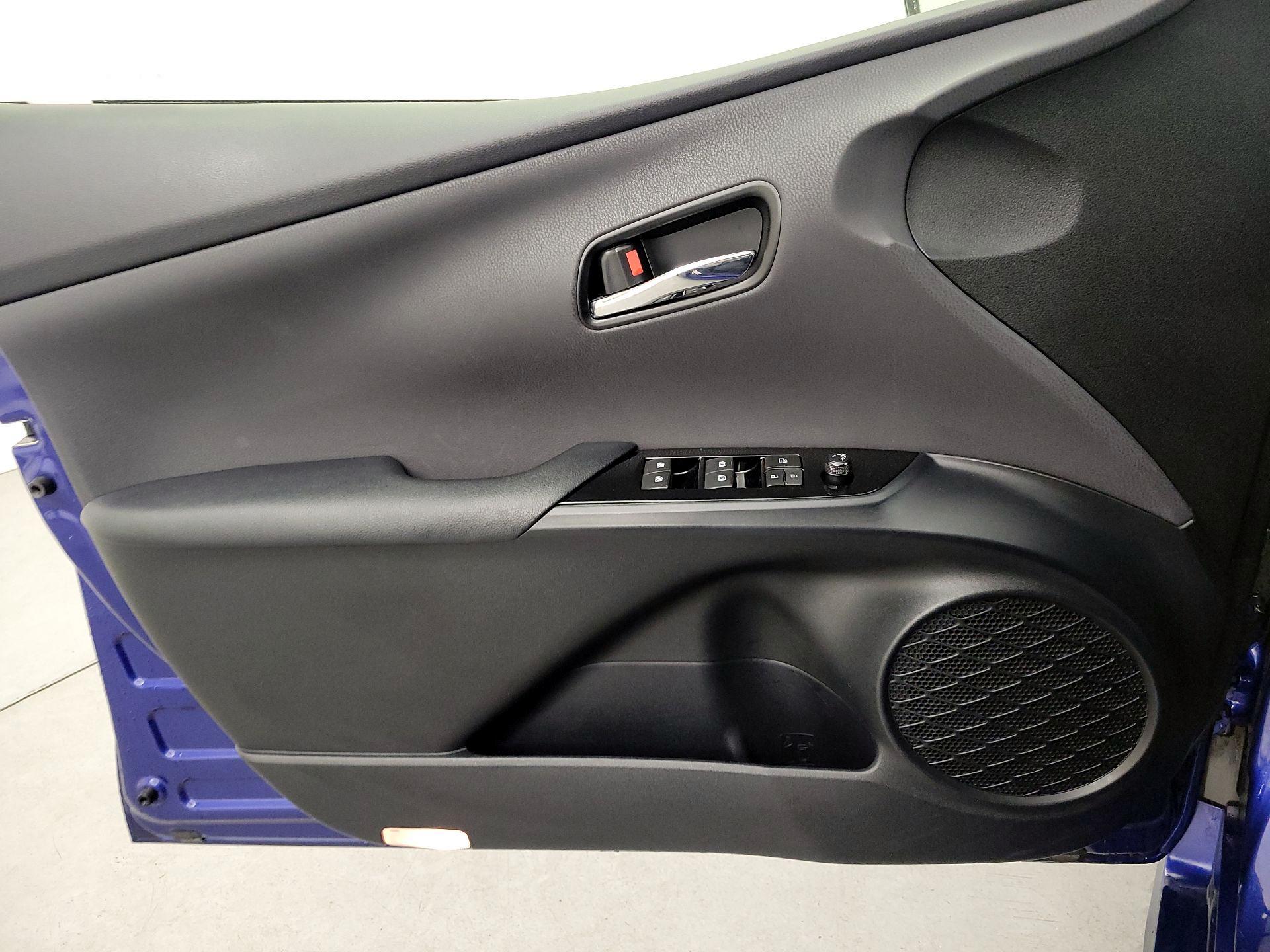 Thumbnail: 2016 Toyota Prius - 12