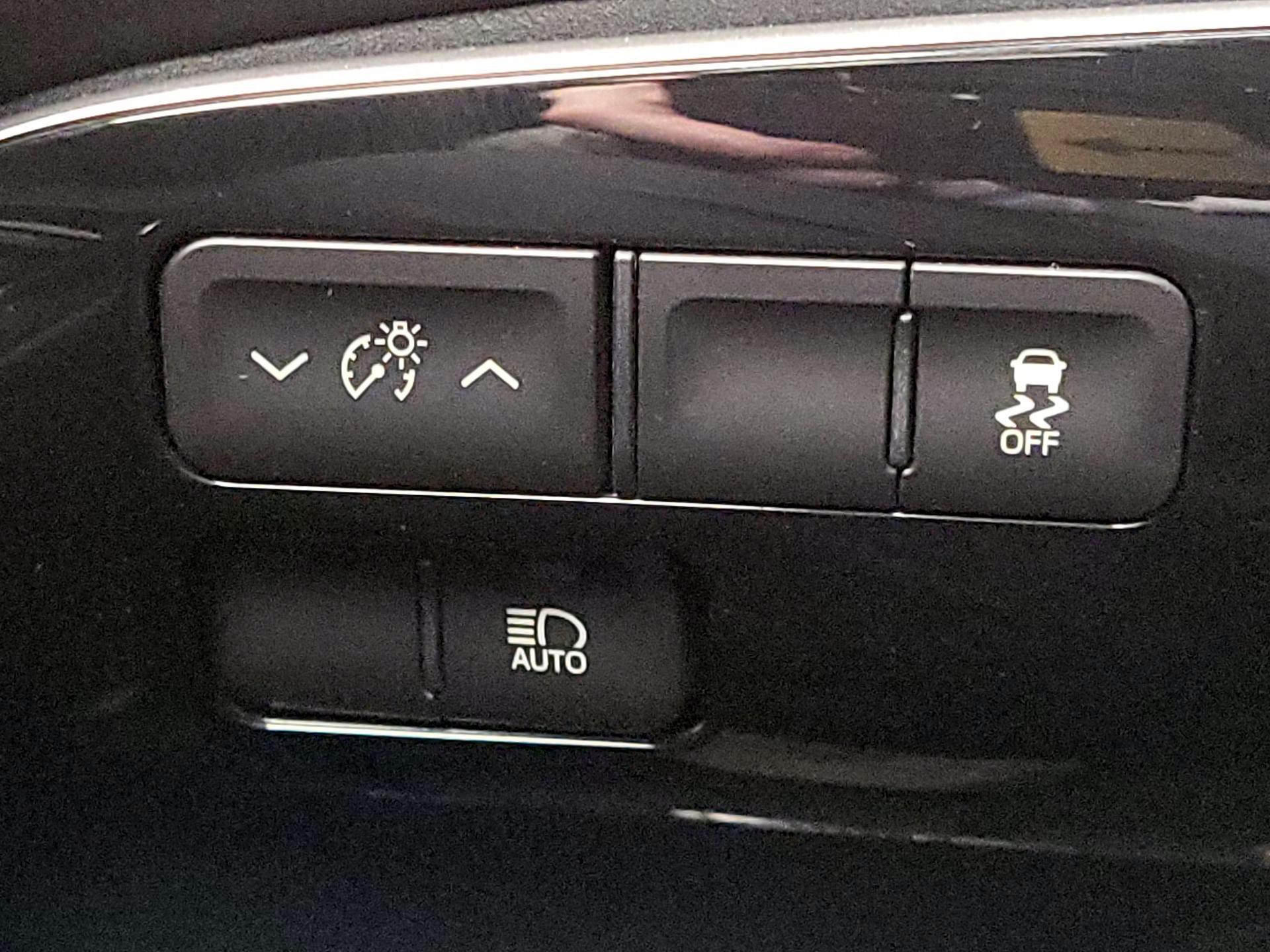 Thumbnail: 2016 Toyota Prius - 13