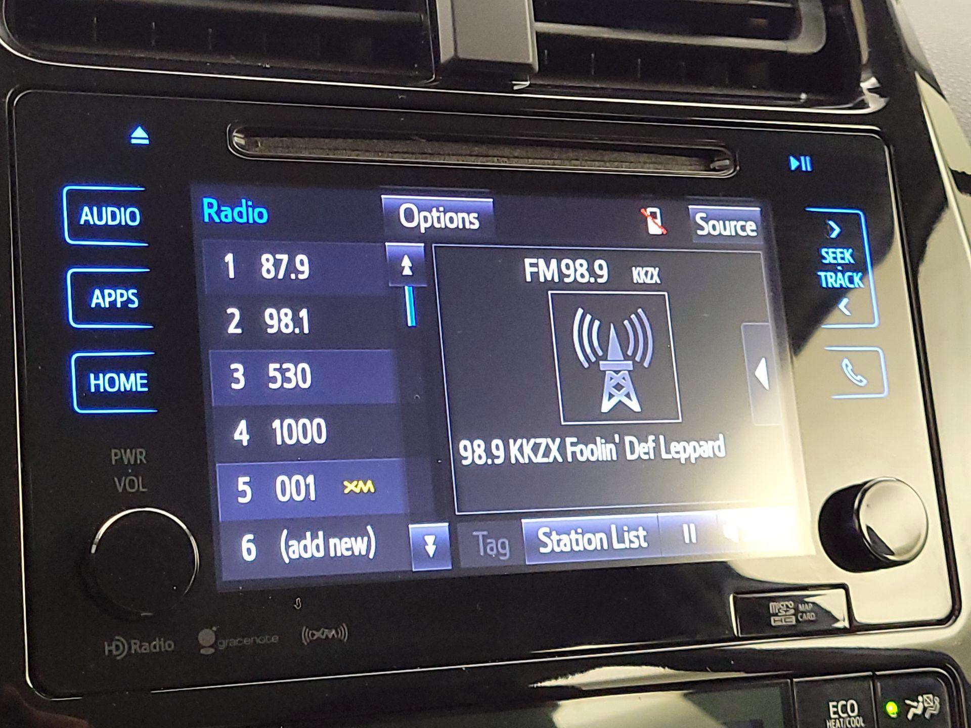 Thumbnail: 2016 Toyota Prius - 16