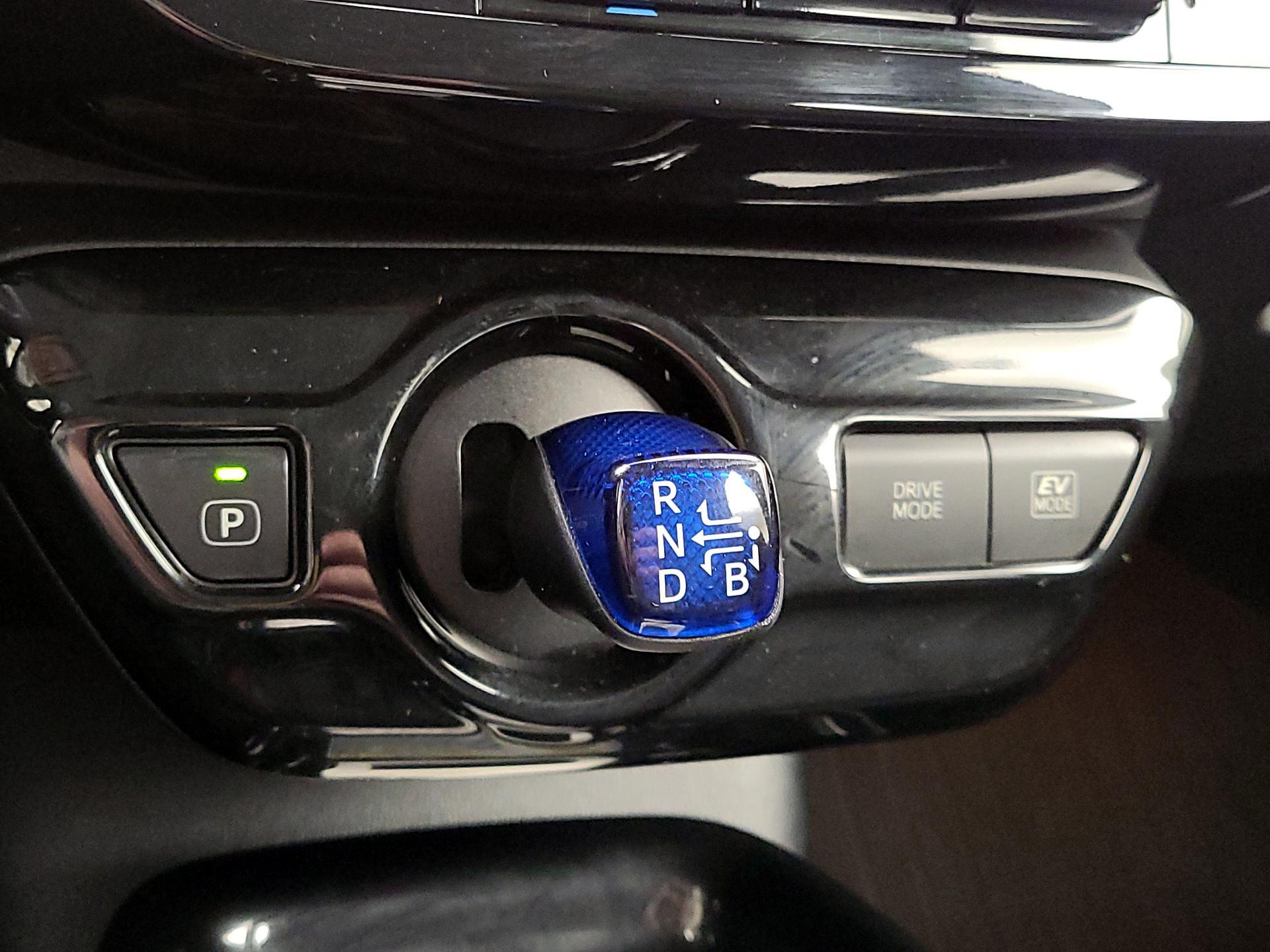 Thumbnail: 2016 Toyota Prius - 18