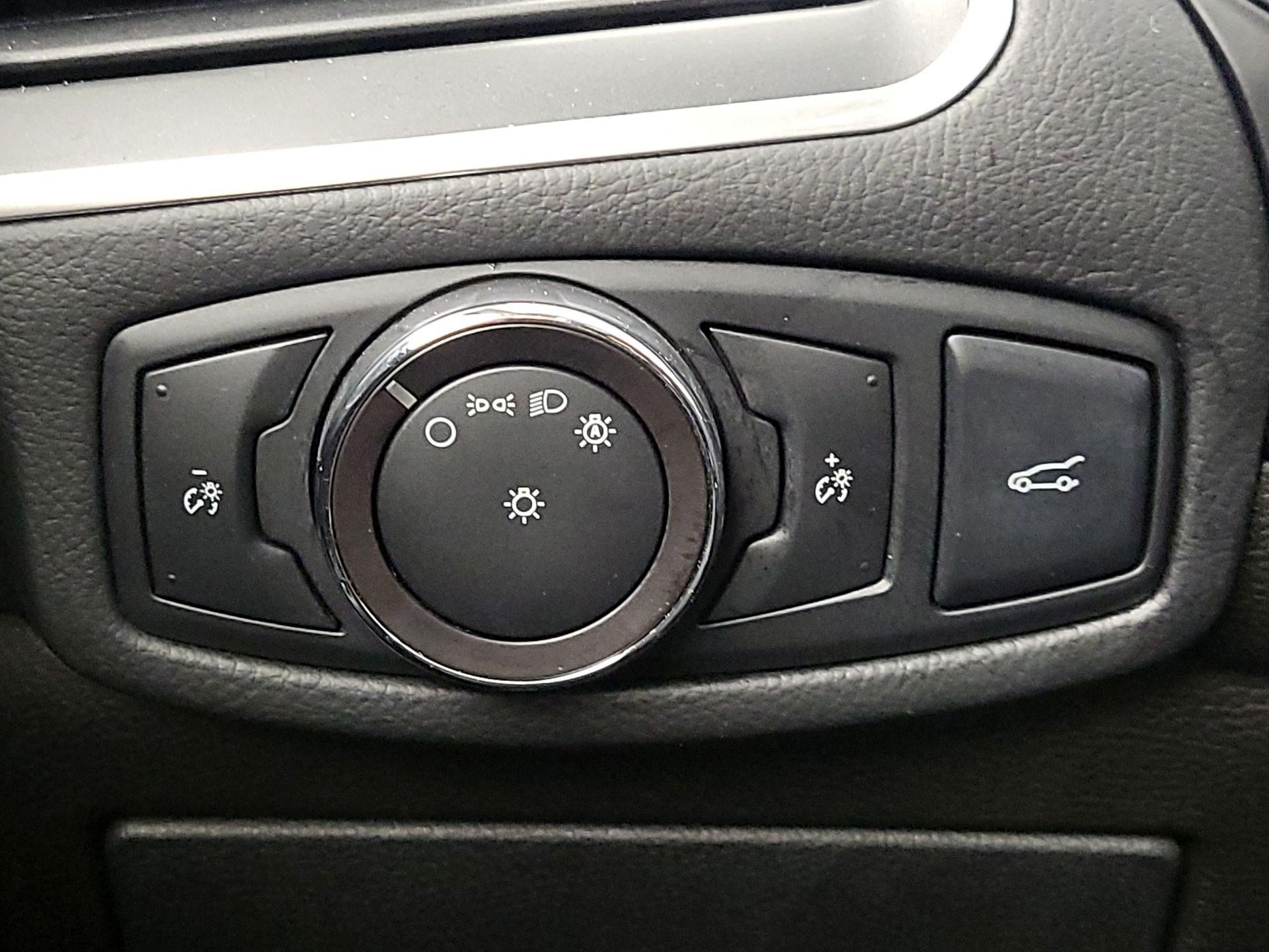 Thumbnail: 2017 Ford Edge - 13