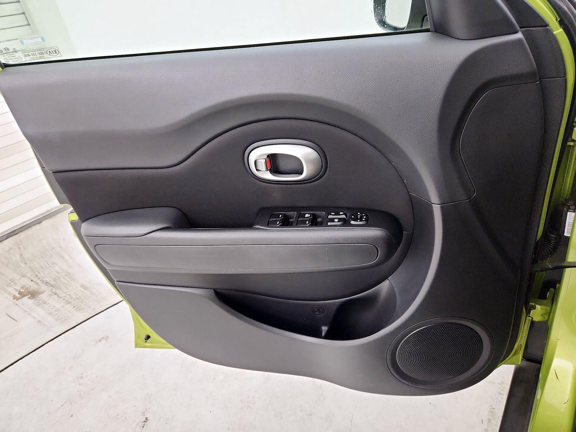 Thumbnail: 2015 Kia Soul - 12