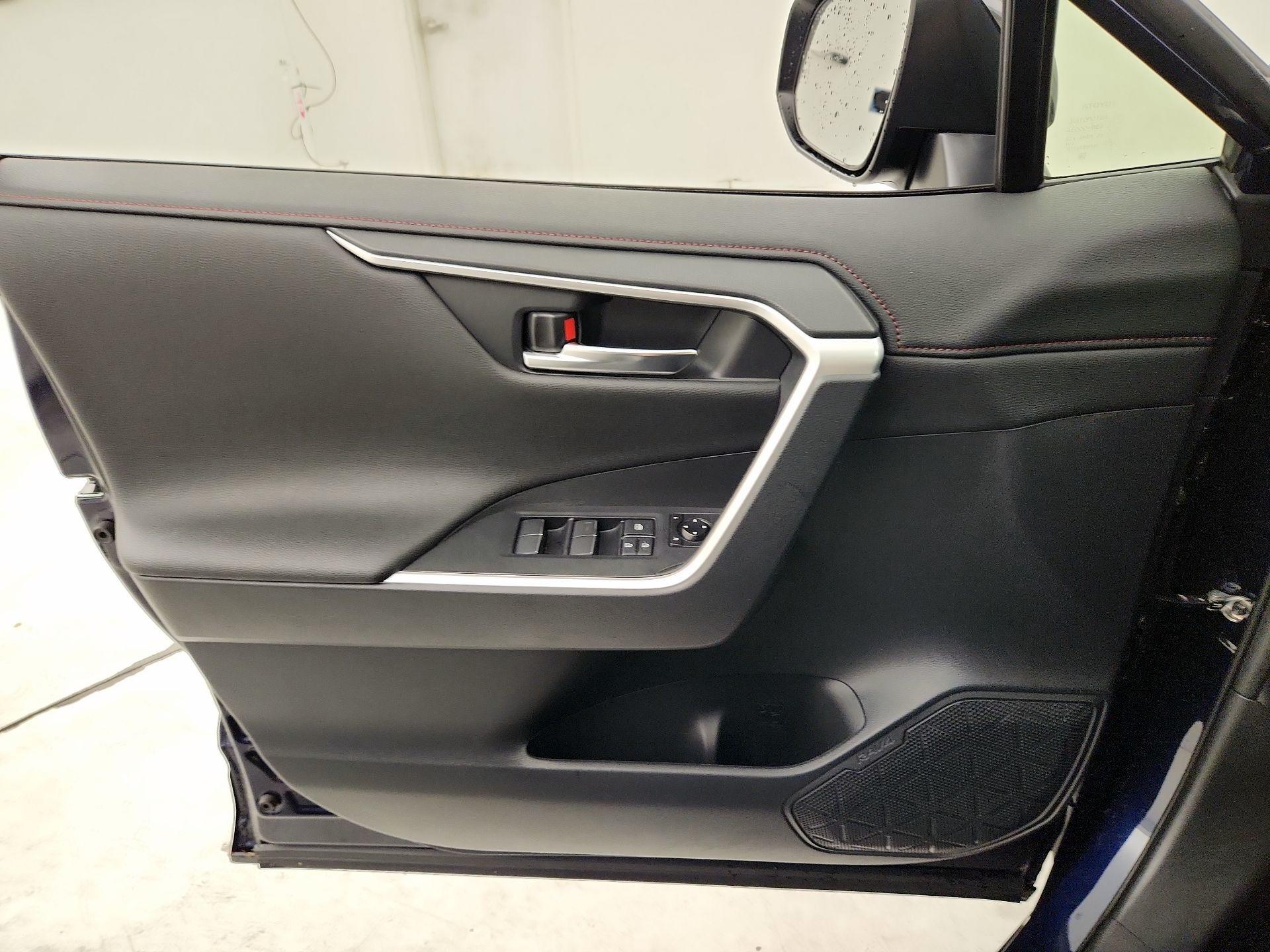 Thumbnail: 2021 Toyota RAV4 - 12