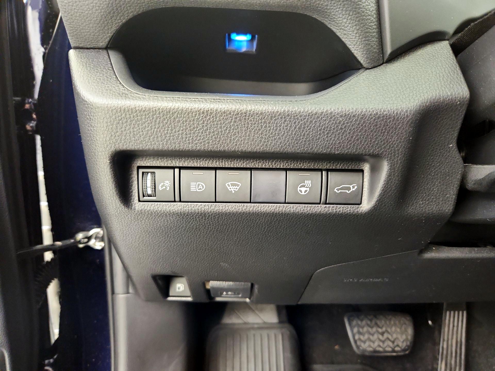 Thumbnail: 2021 Toyota RAV4 - 13