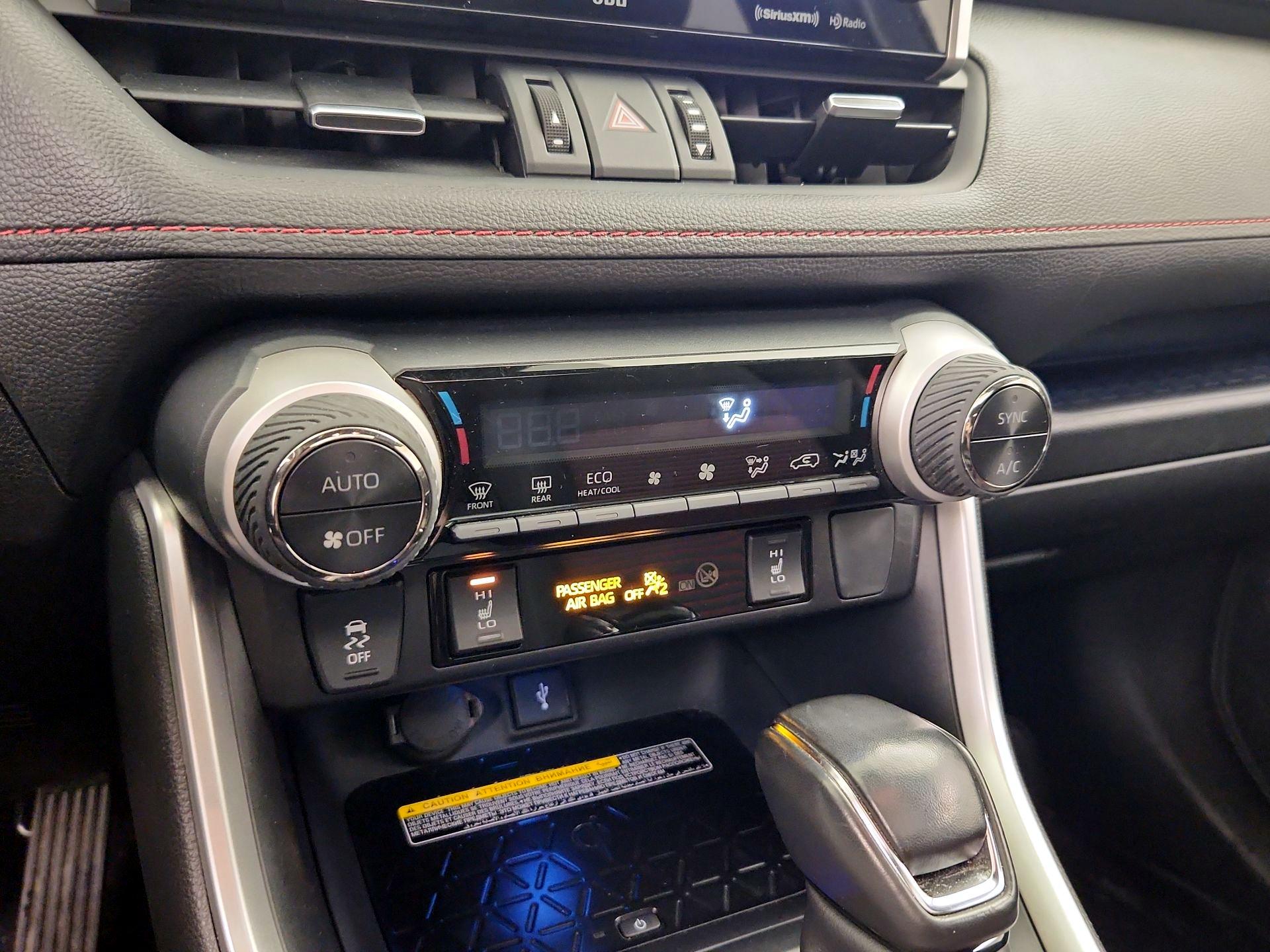 Thumbnail: 2021 Toyota RAV4 - 17