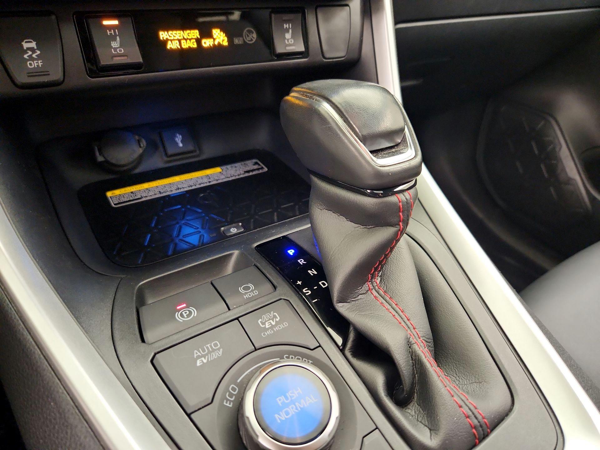 Thumbnail: 2021 Toyota RAV4 - 18