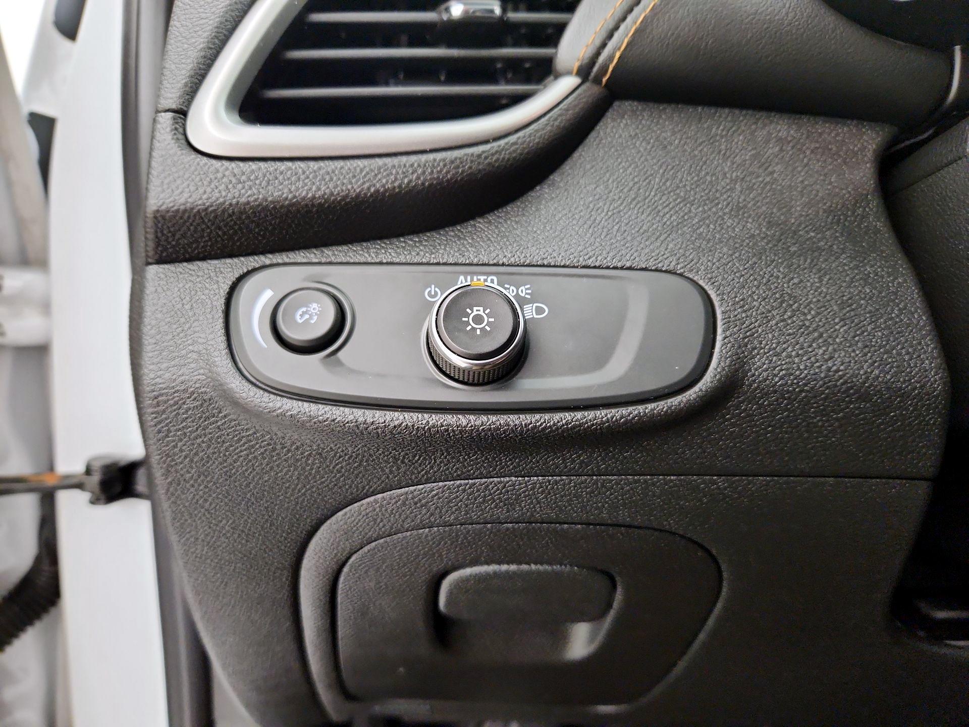 Thumbnail: 2020 Chevrolet Trax - 13