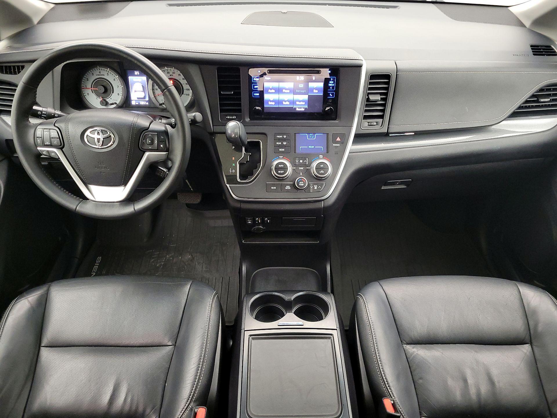 Thumbnail: 2017 Toyota Sienna - 9