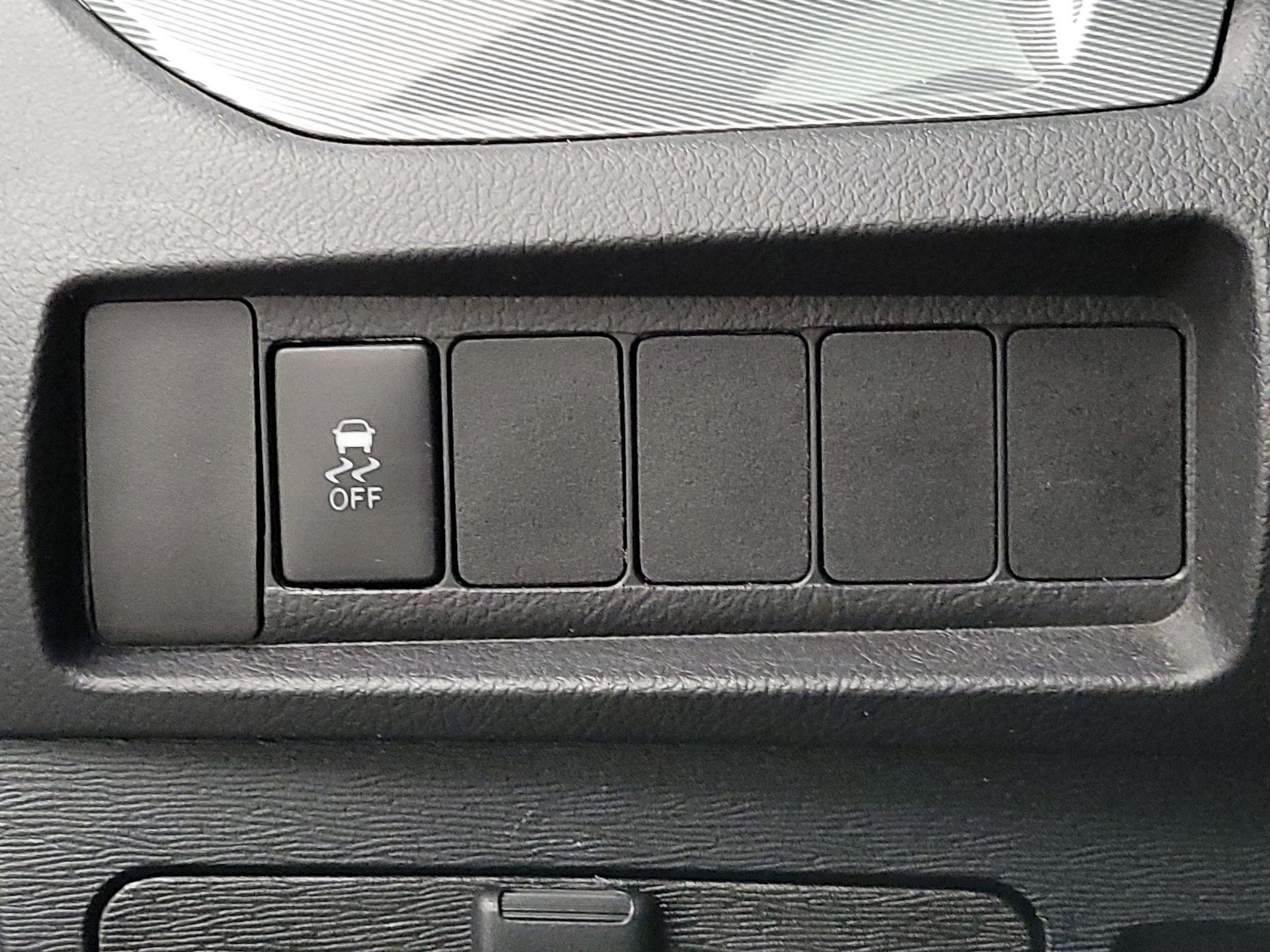 Thumbnail: 2017 Toyota Sienna - 13