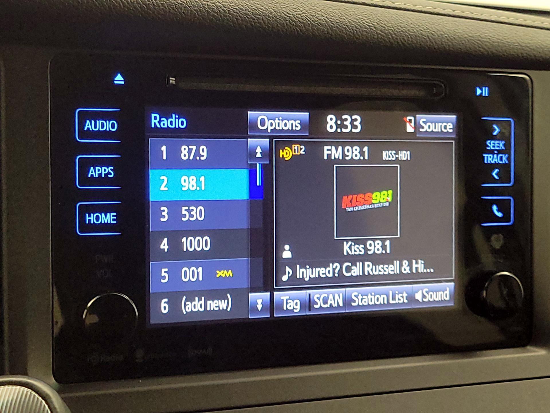 Thumbnail: 2017 Toyota Sienna - 15