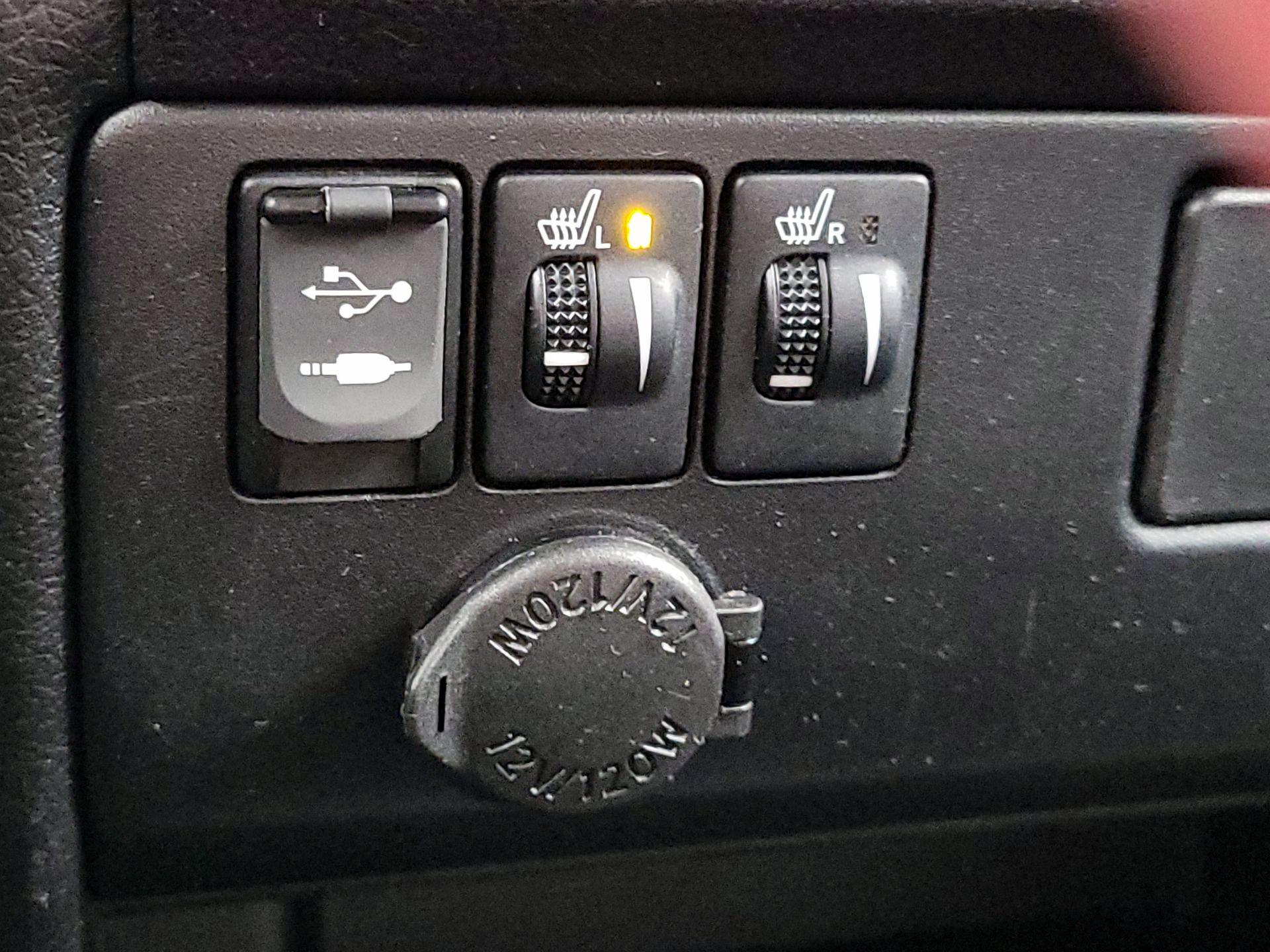 Thumbnail: 2017 Toyota Sienna - 18