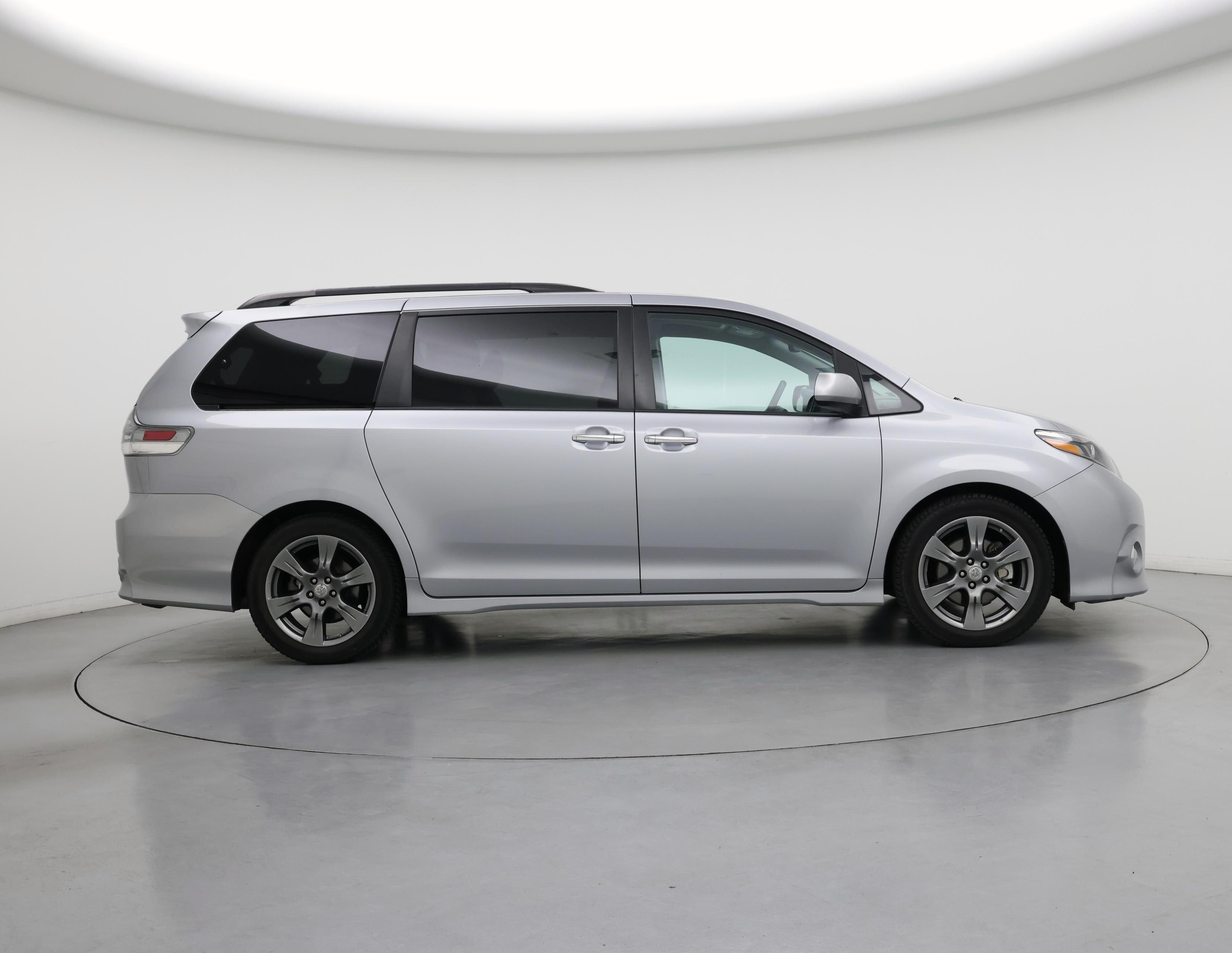 Thumbnail: 2017 Toyota Sienna - 7