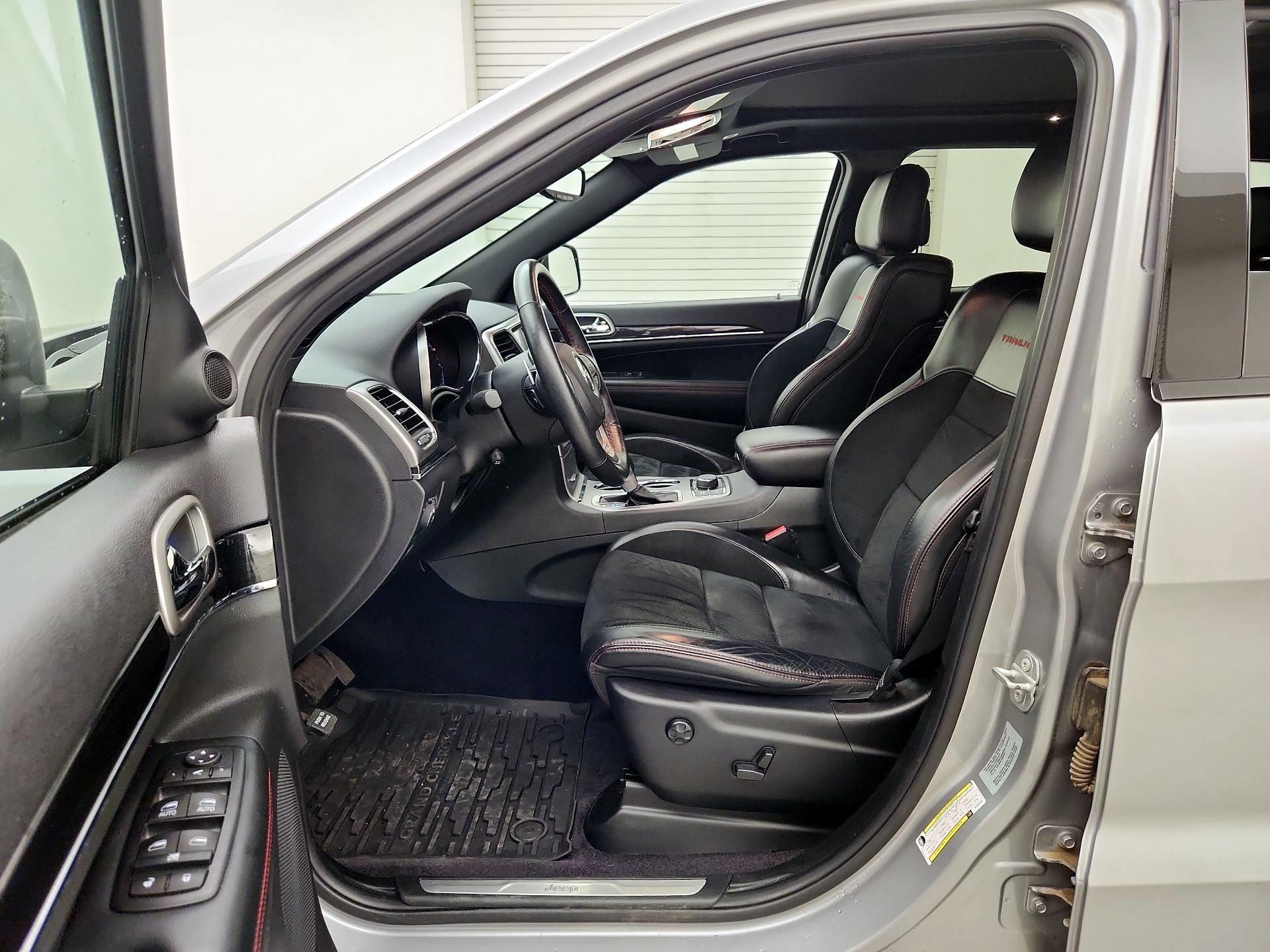 Thumbnail: 2017 Jeep Grand Cherokee - 11