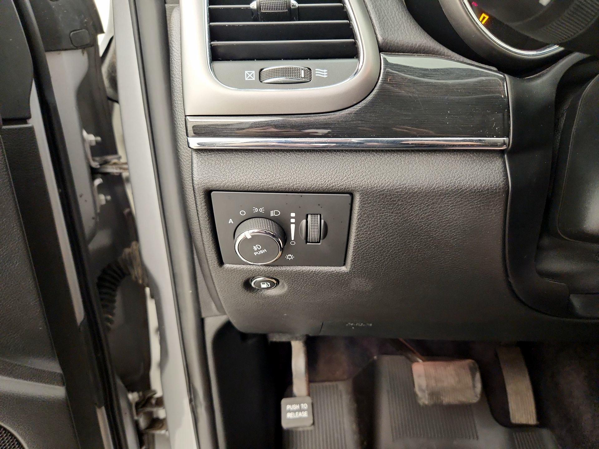 Thumbnail: 2017 Jeep Grand Cherokee - 13