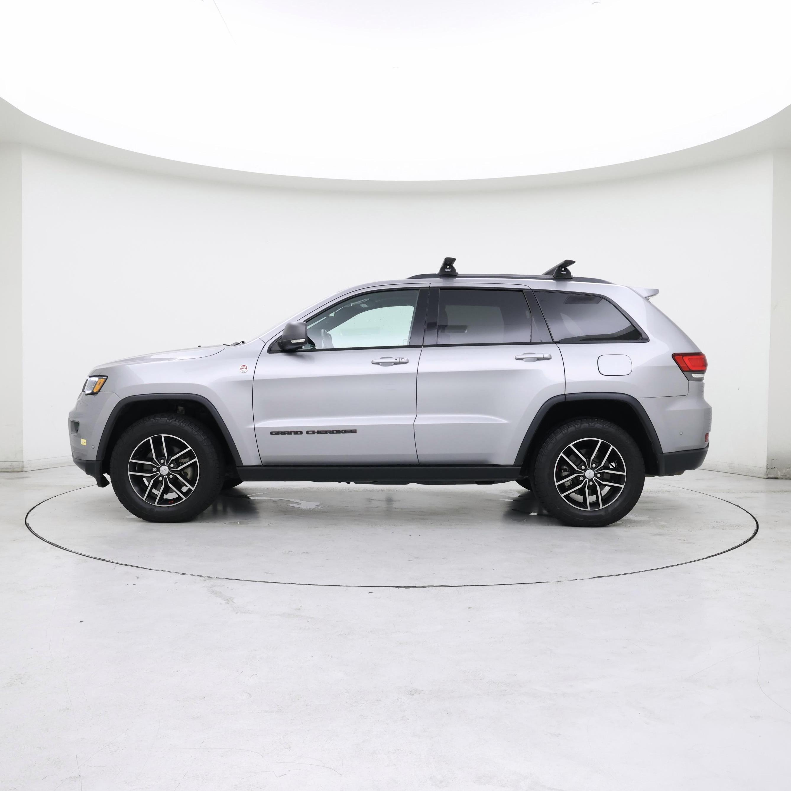 Thumbnail: 2017 Jeep Grand Cherokee - 3