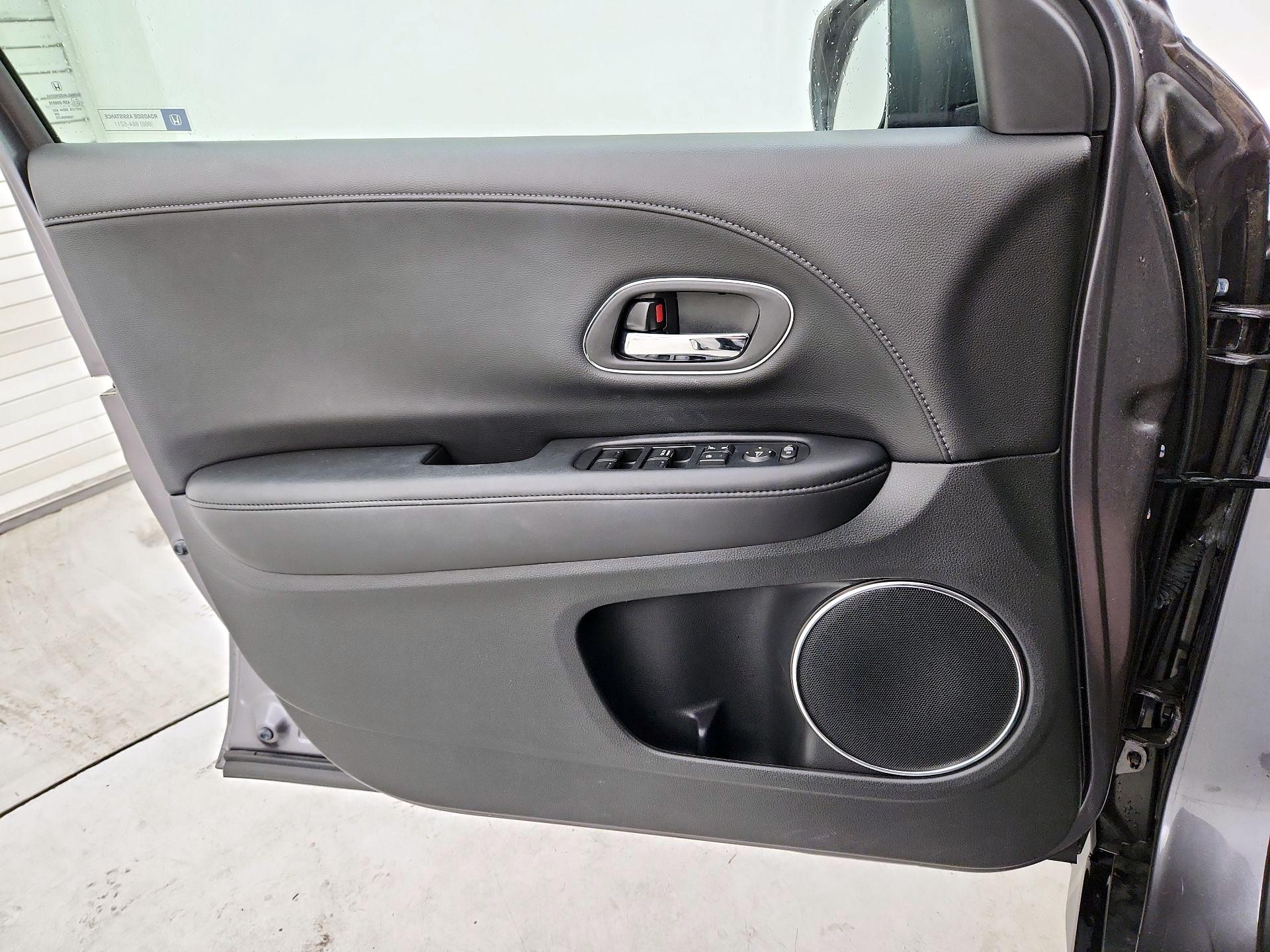 Thumbnail: 2016 Honda HR-V - 12