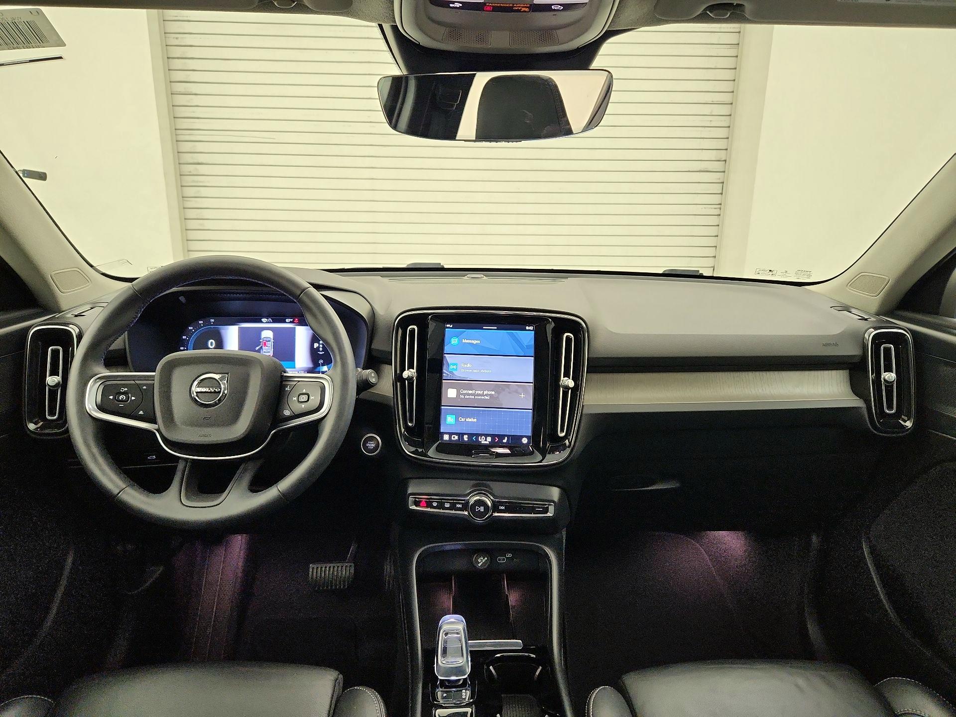 Thumbnail: 2023 Volvo XC40 - 9