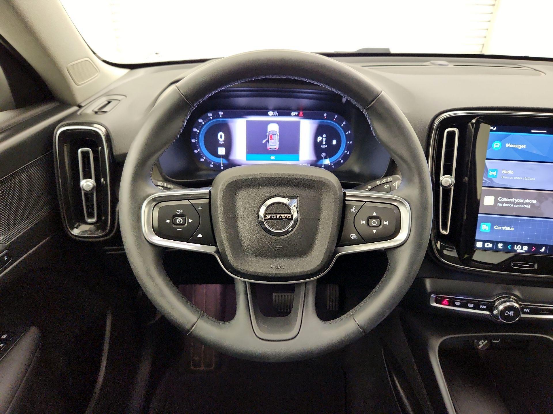 Thumbnail: 2023 Volvo XC40 - 10