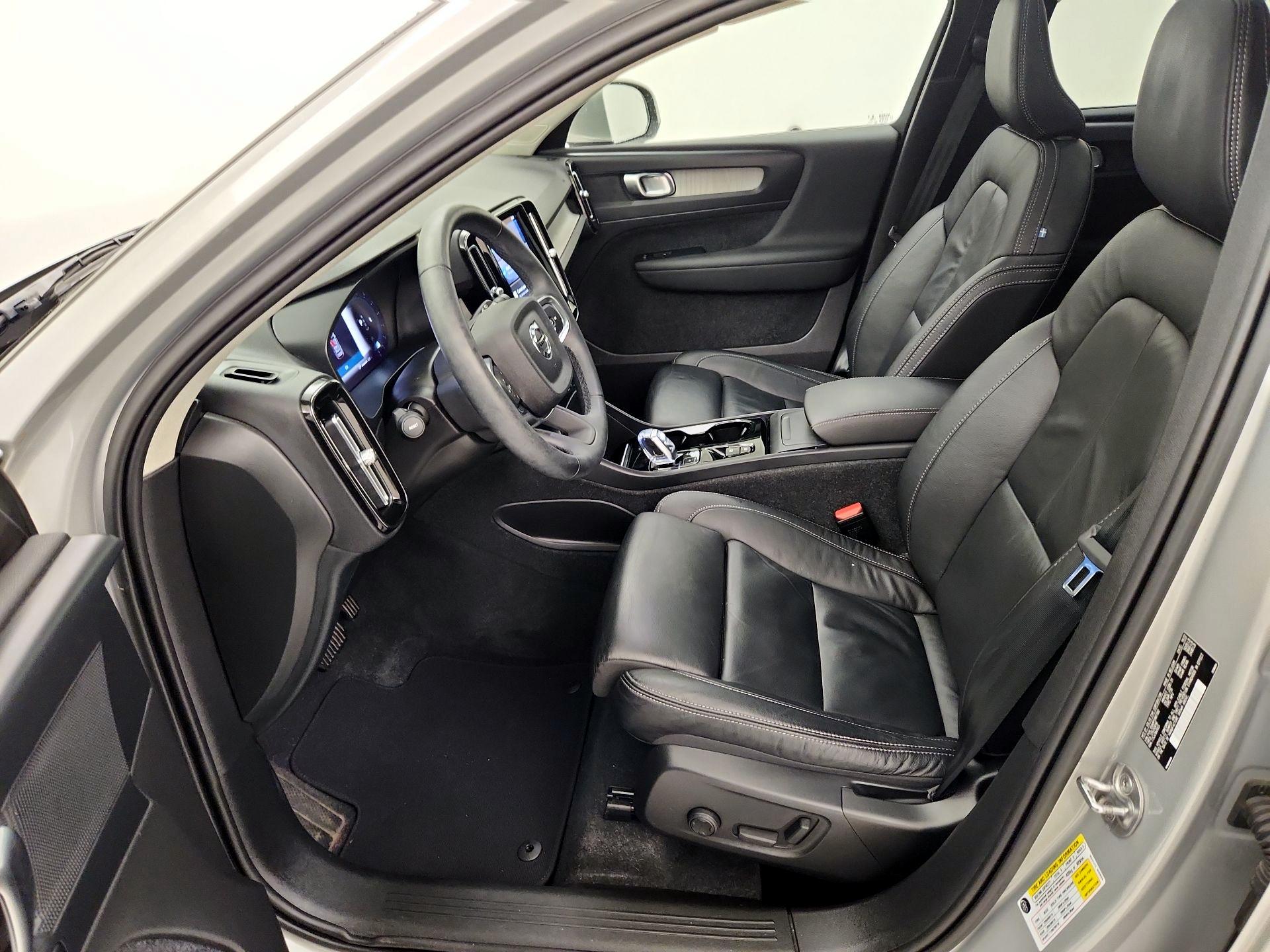 Thumbnail: 2023 Volvo XC40 - 11