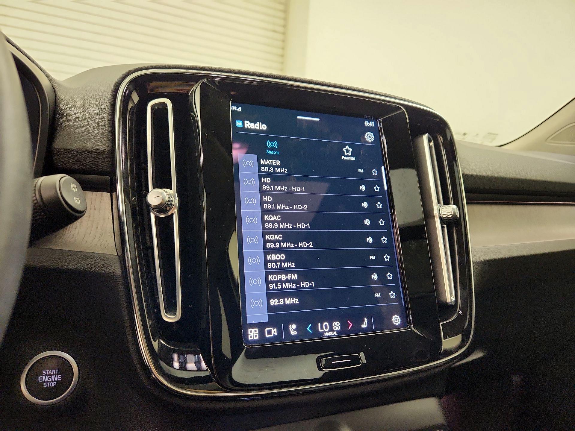 Thumbnail: 2023 Volvo XC40 - 14