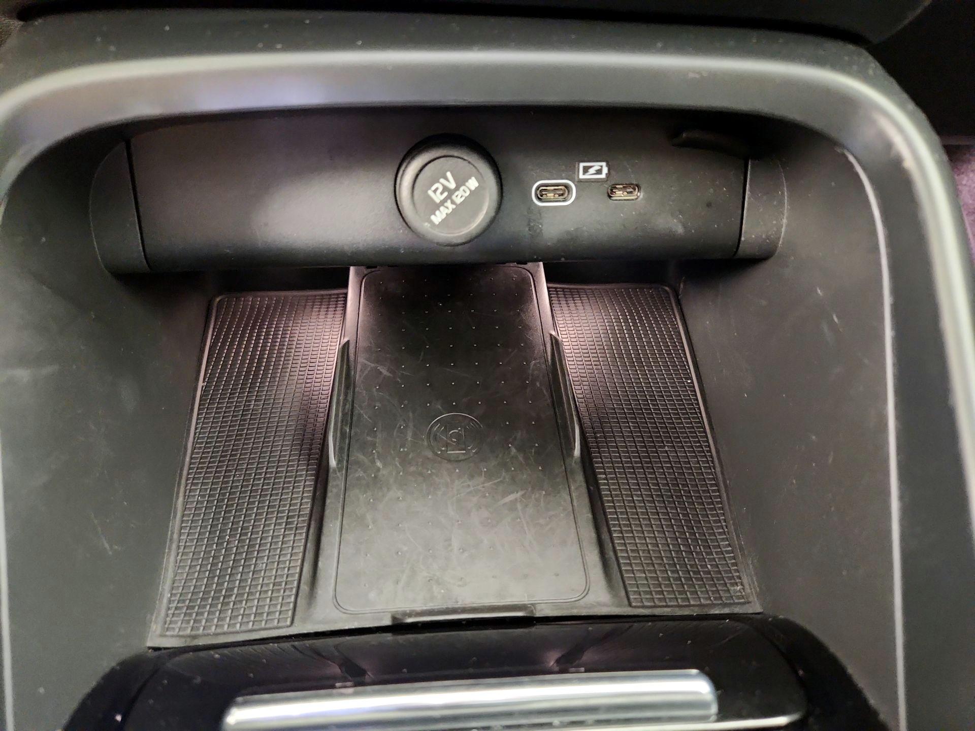 Thumbnail: 2023 Volvo XC40 - 17