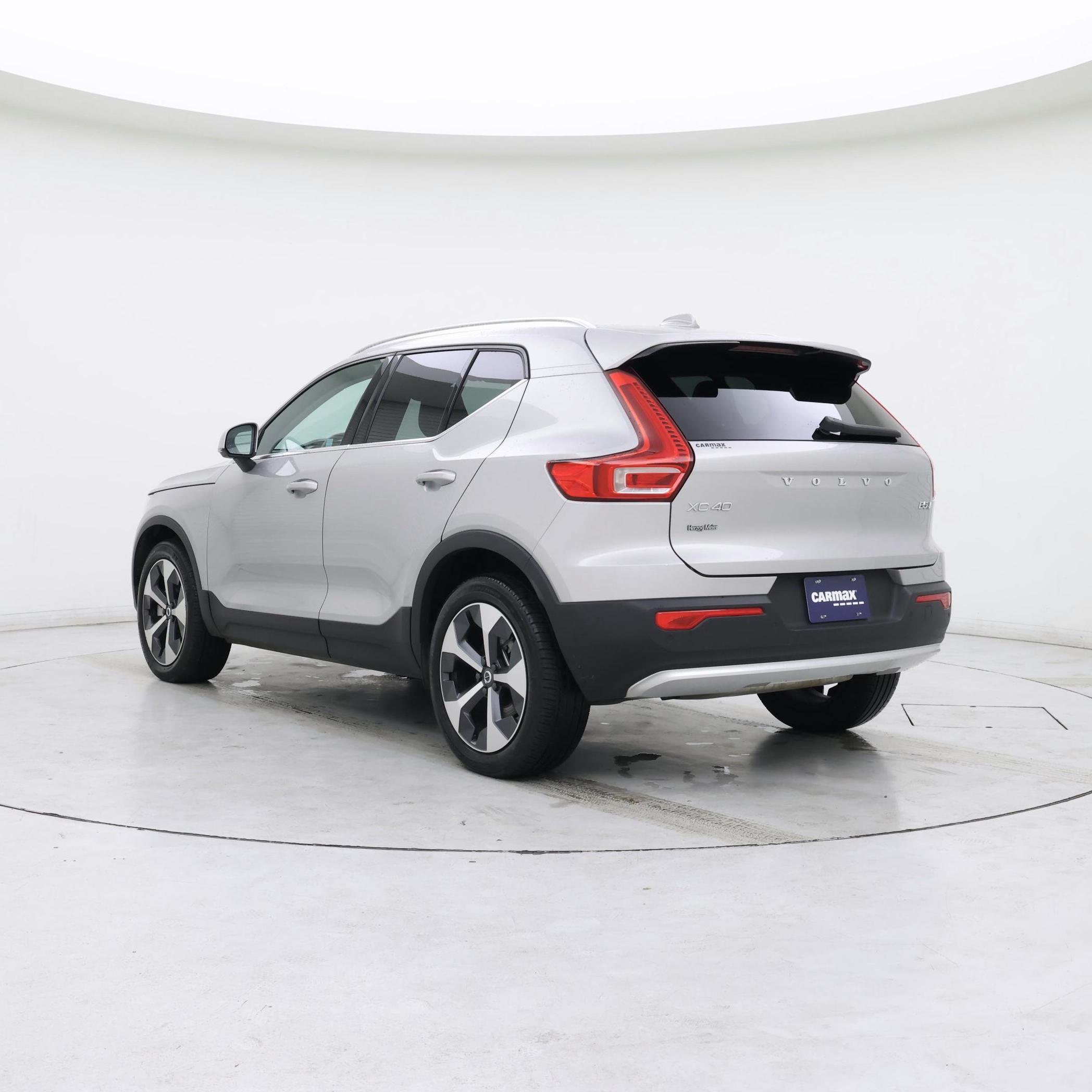 Thumbnail: 2023 Volvo XC40 - 2