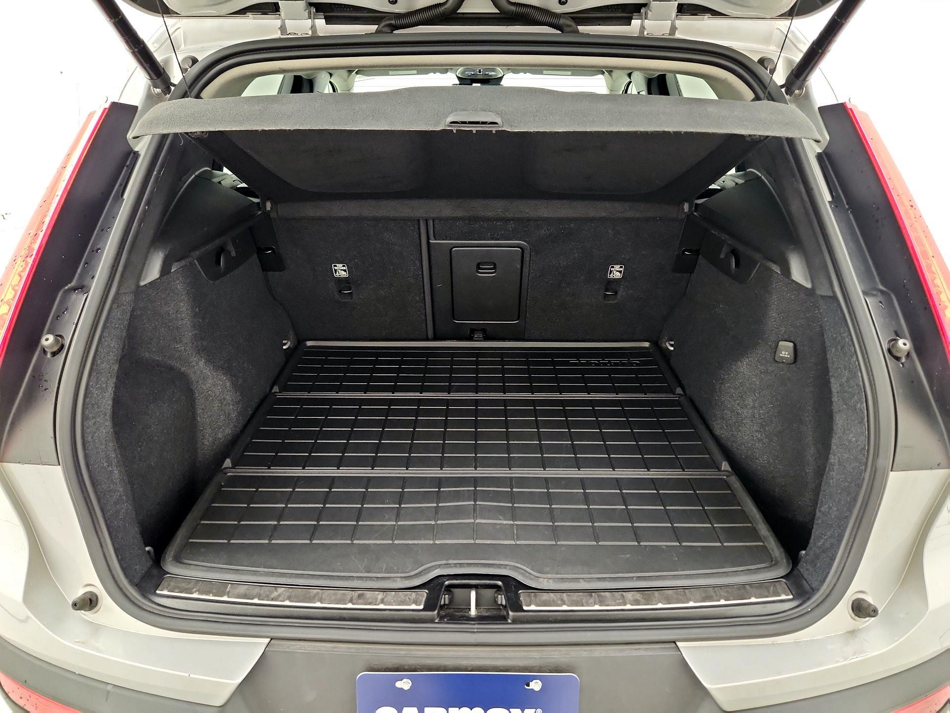 Thumbnail: 2023 Volvo XC40 - 20