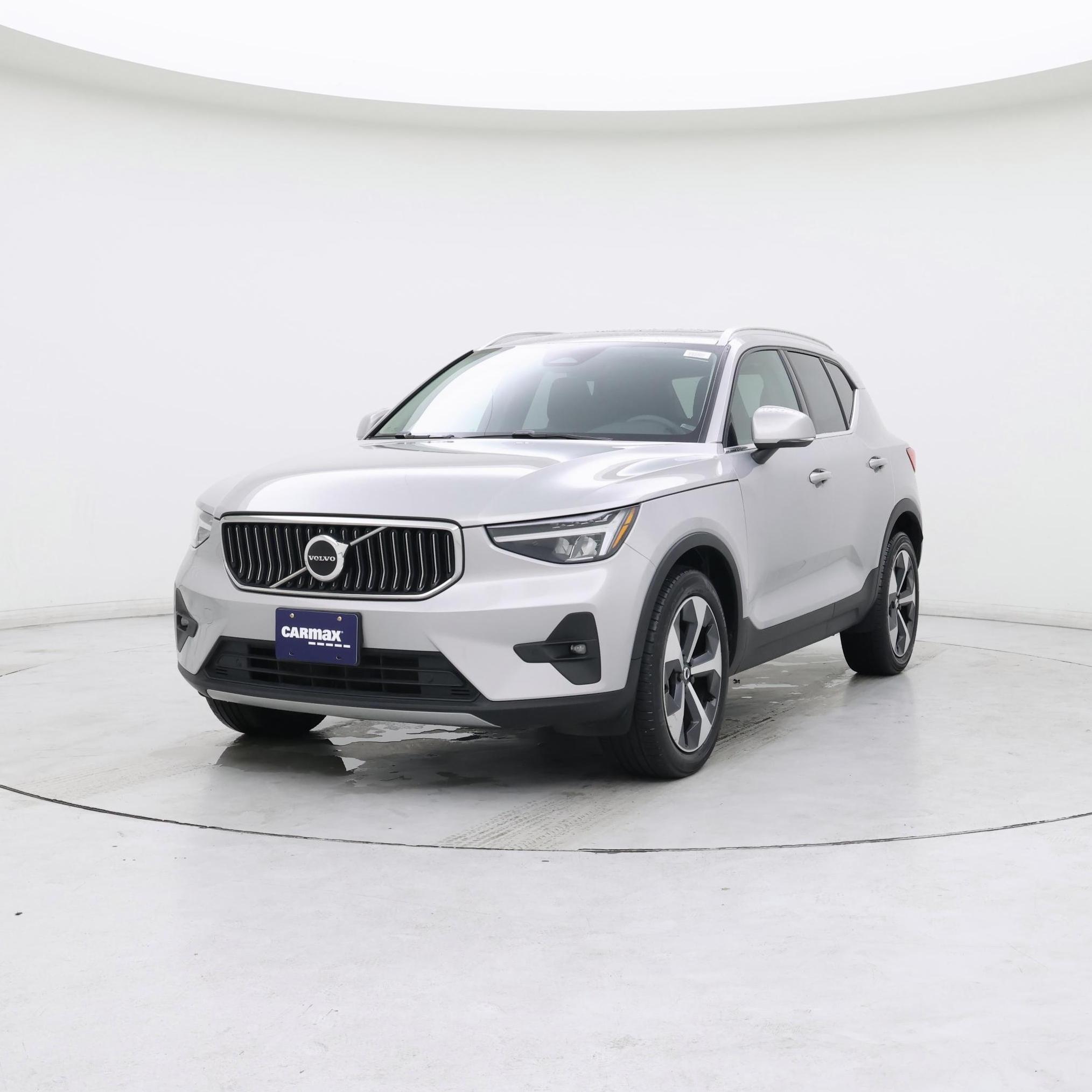 Thumbnail: 2023 Volvo XC40 - 4