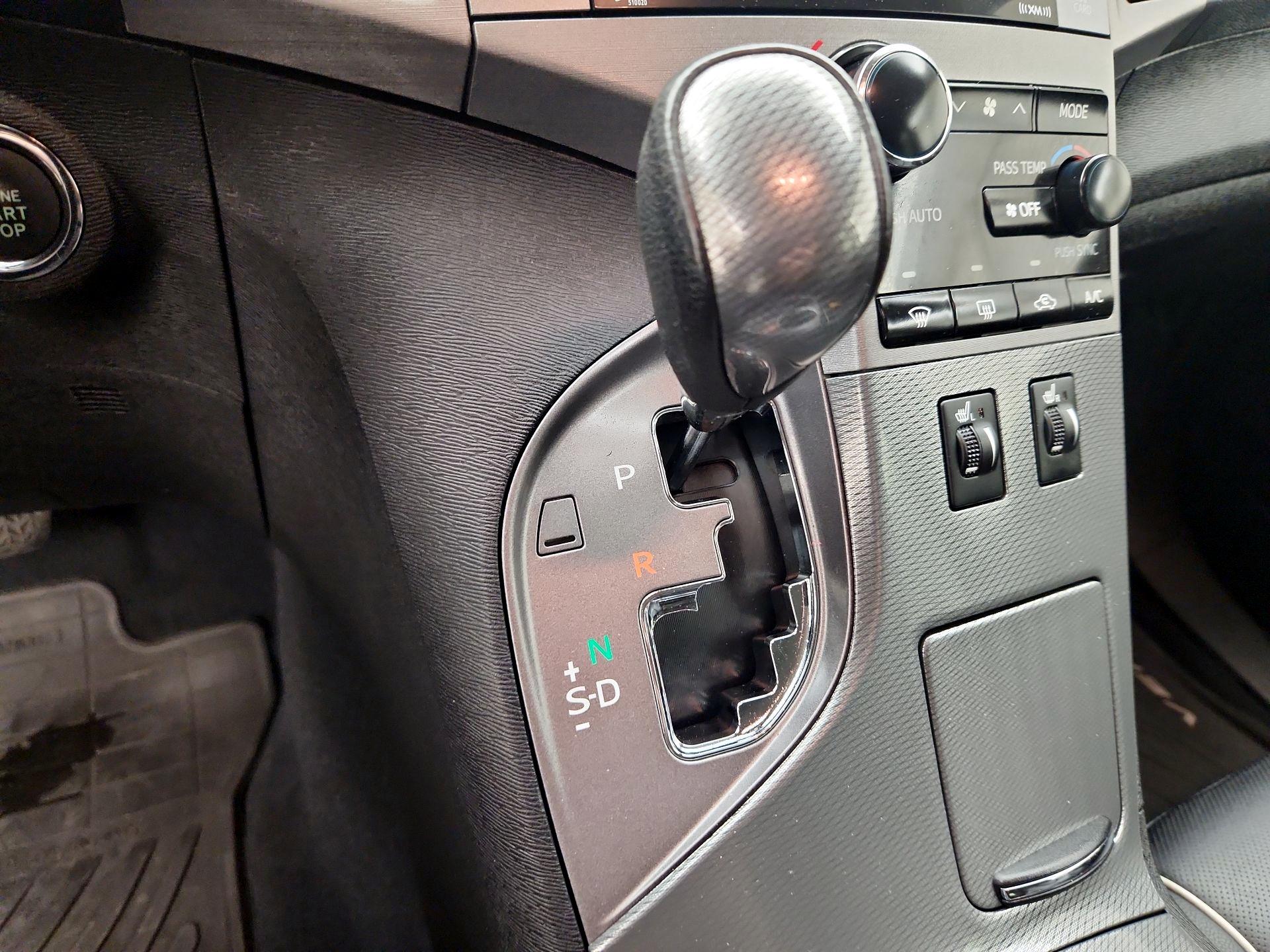 Thumbnail: 2015 Toyota Venza - 18