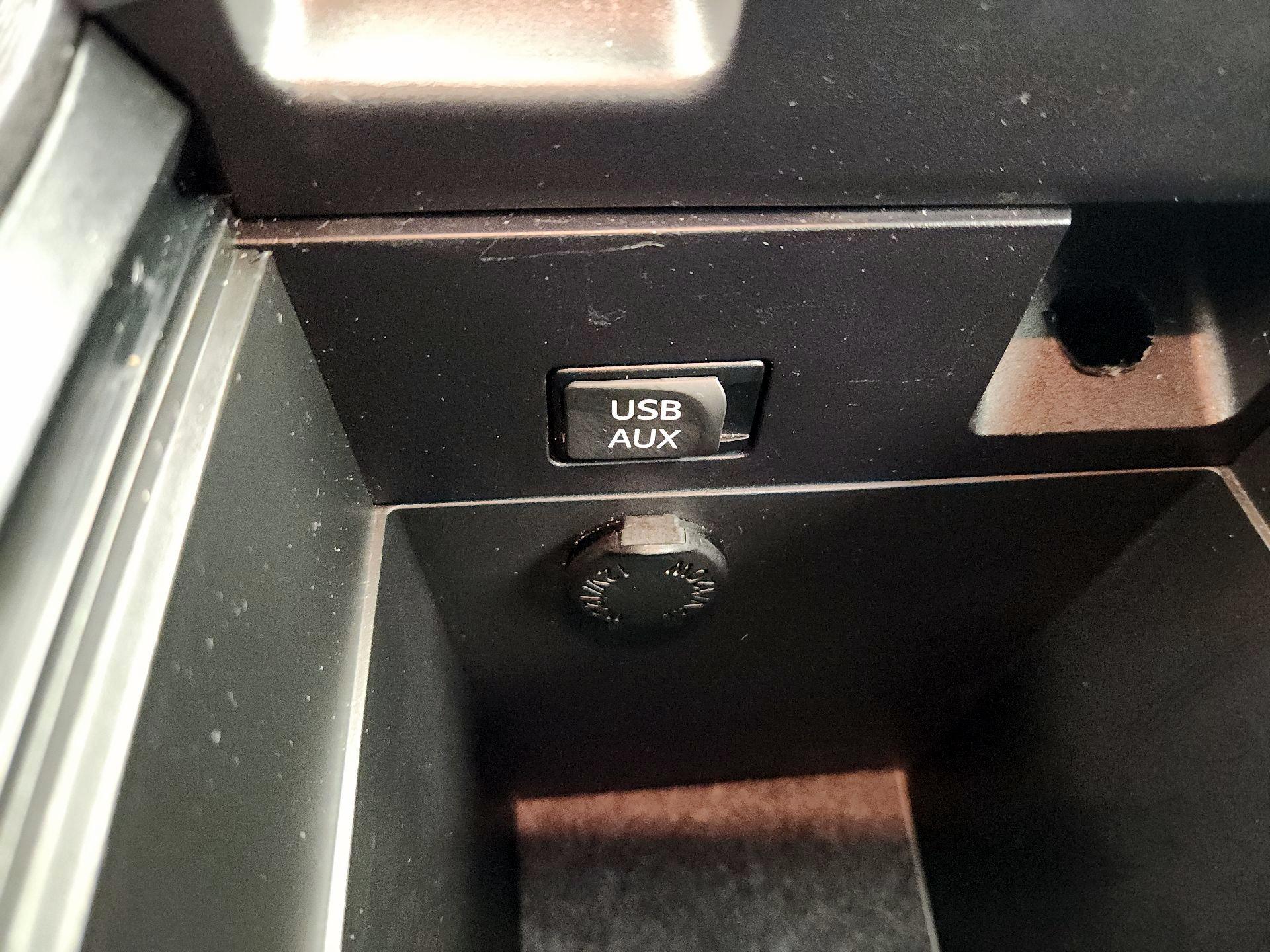 Thumbnail: 2015 Toyota Venza - 19