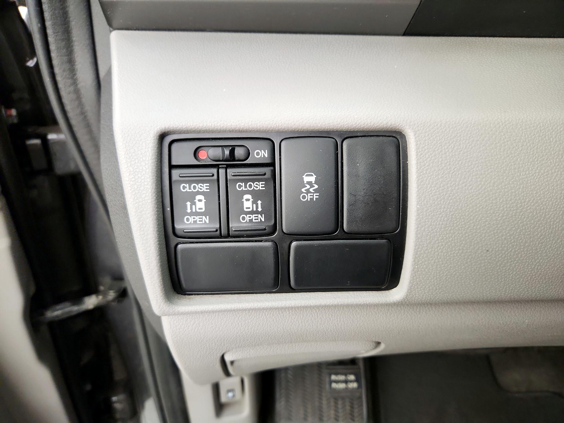 Thumbnail: 2017 Honda Odyssey - 13