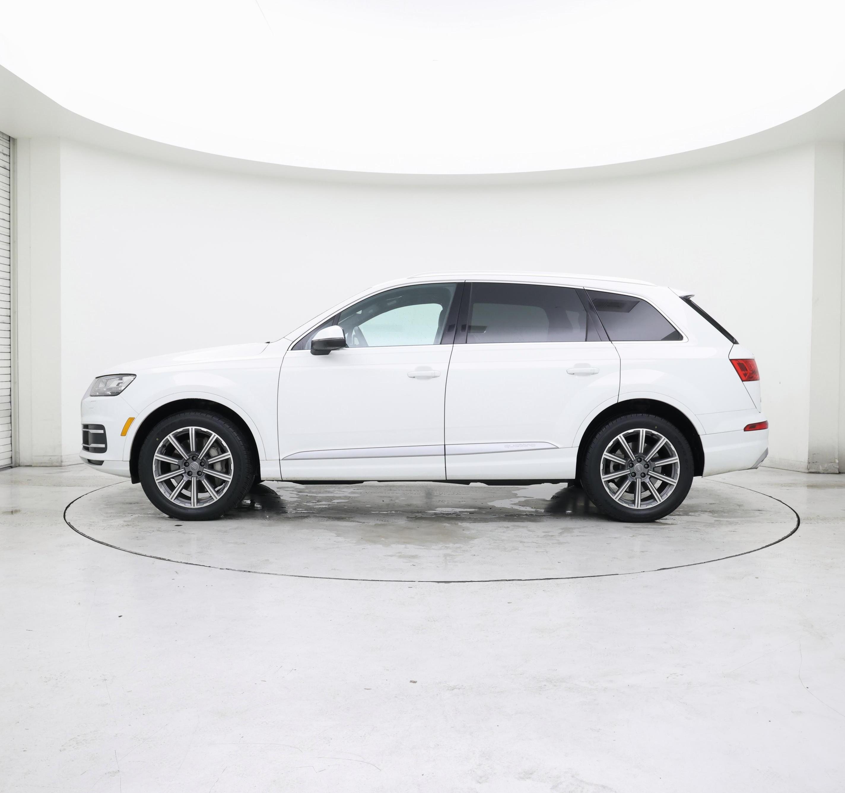 Thumbnail: 2019 Audi Q7 - 3