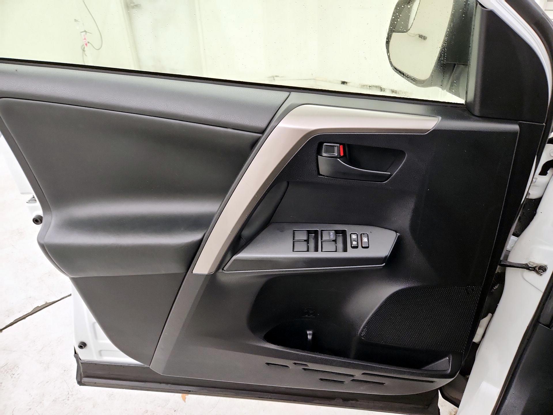 Thumbnail: 2018 Toyota RAV4 - 12