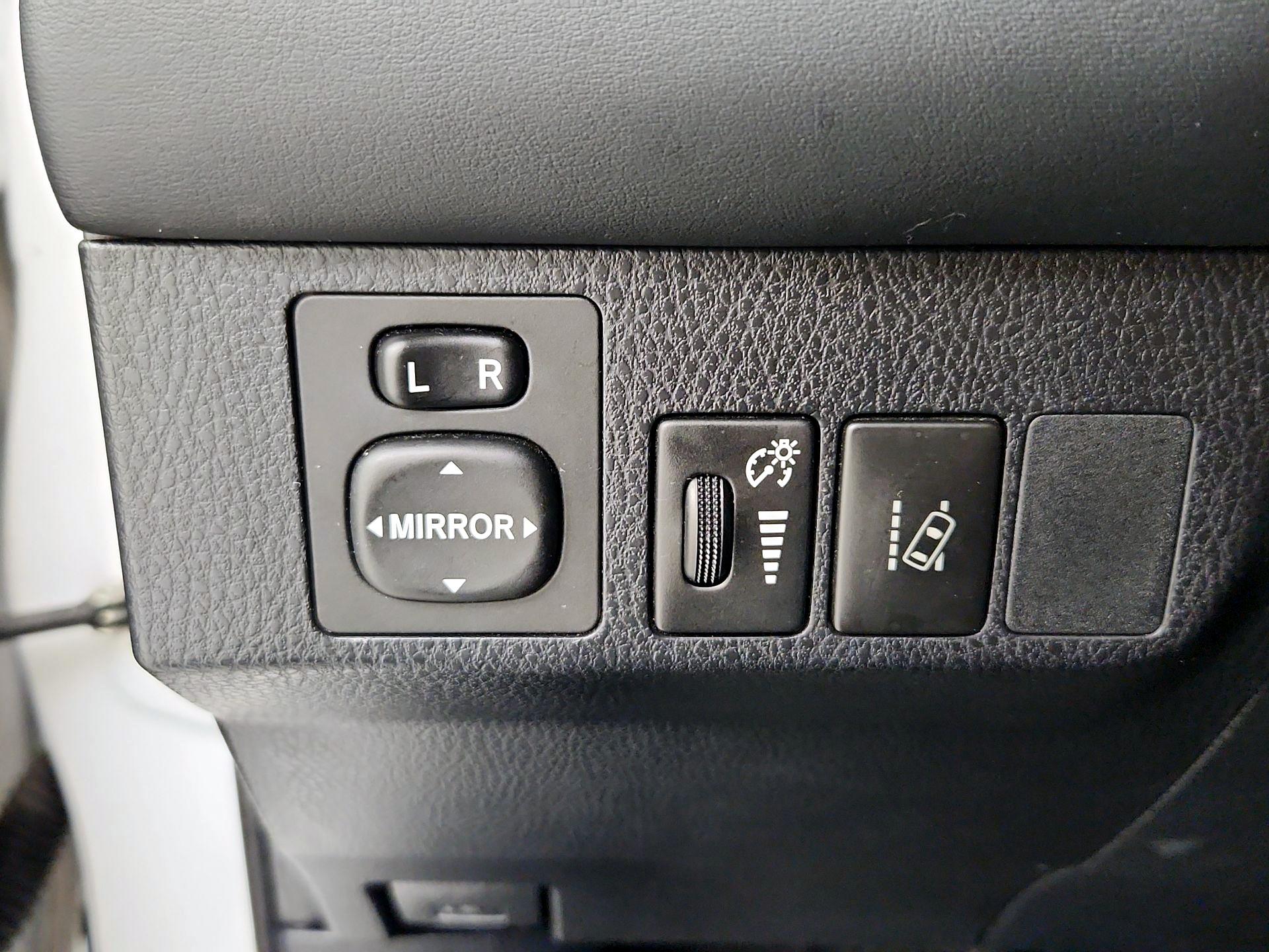 Thumbnail: 2018 Toyota RAV4 - 13