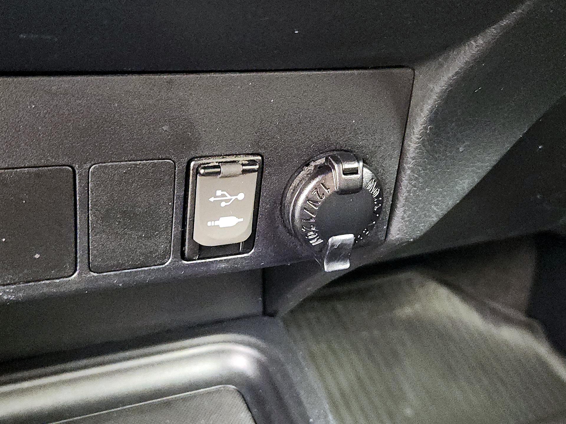 Thumbnail: 2018 Toyota RAV4 - 18