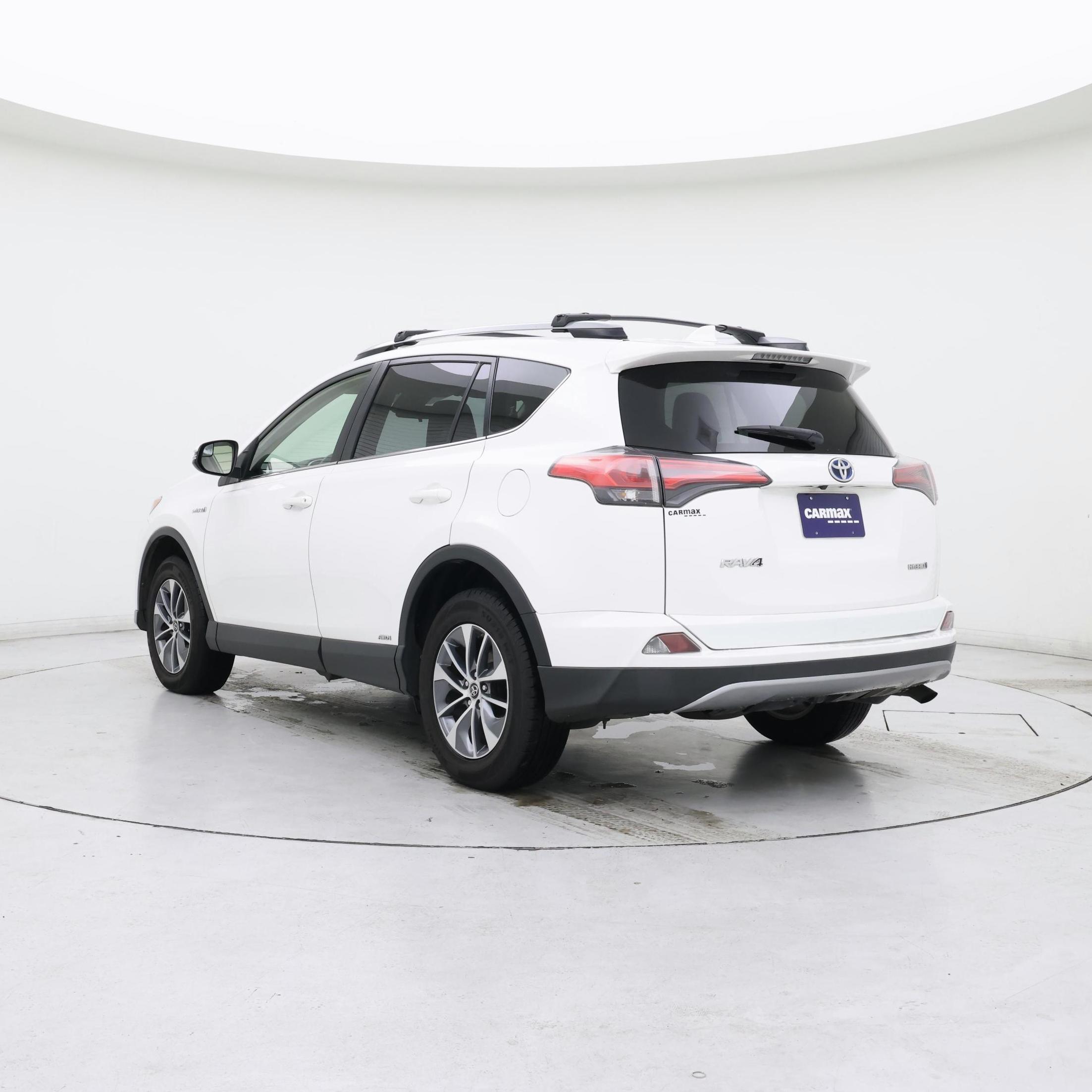 Thumbnail: 2018 Toyota RAV4 - 2