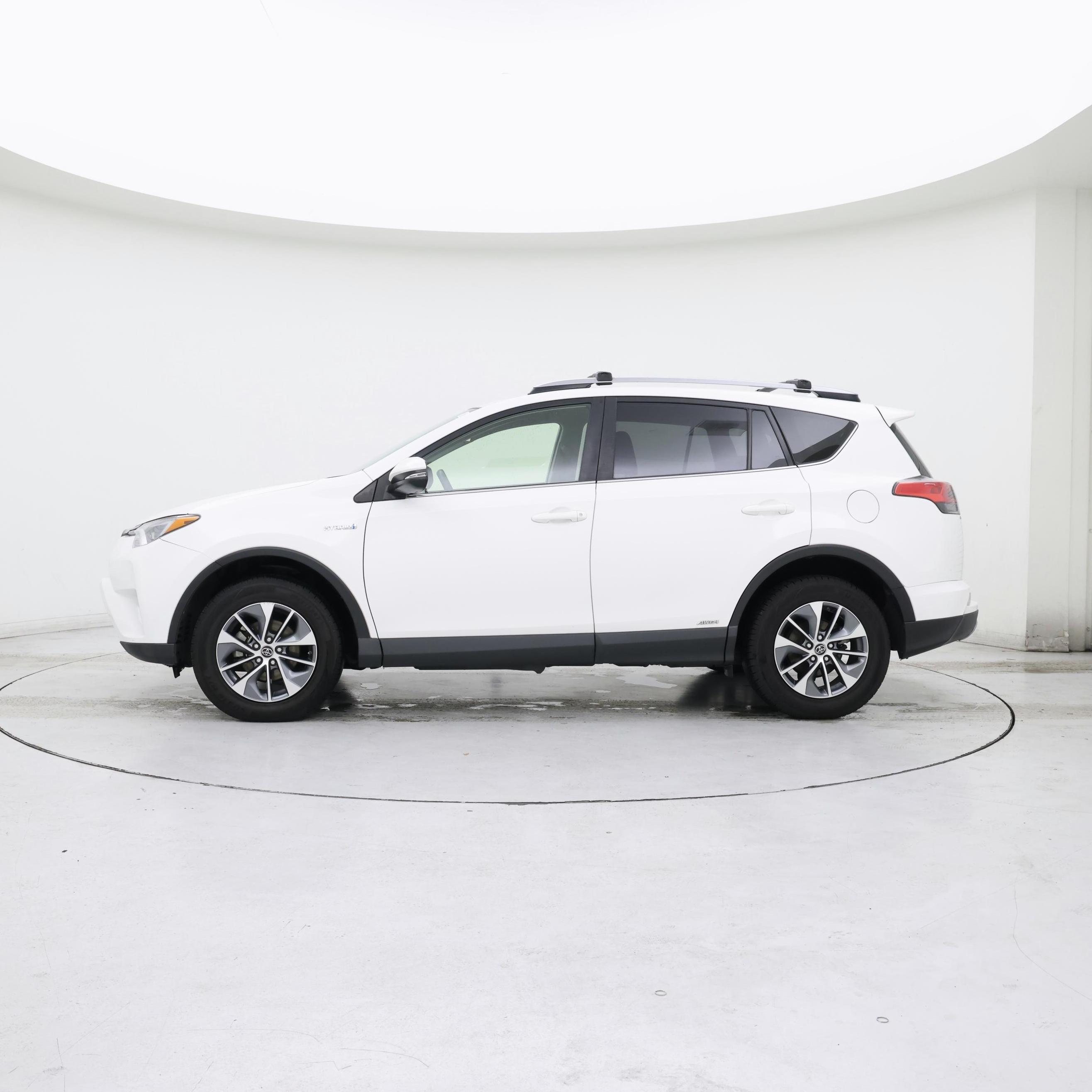 Thumbnail: 2018 Toyota RAV4 - 3