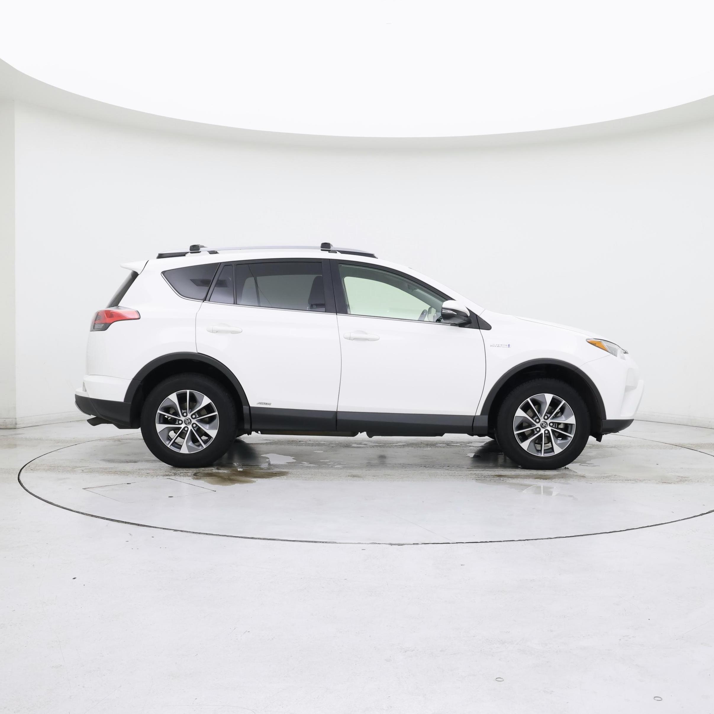 Thumbnail: 2018 Toyota RAV4 - 7