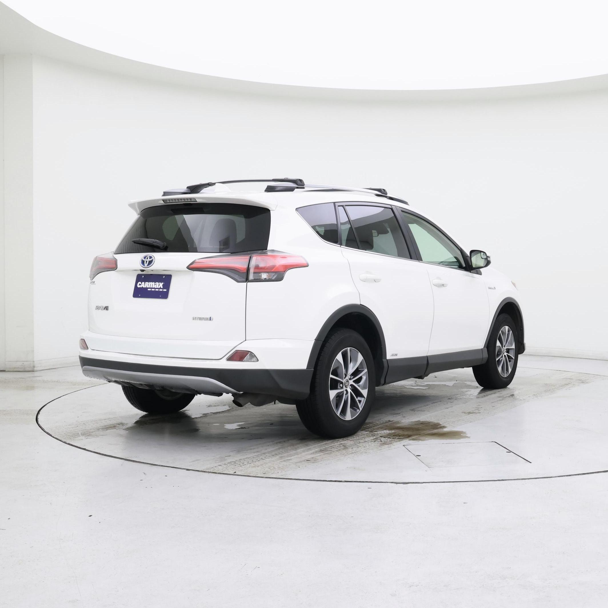 Thumbnail: 2018 Toyota RAV4 - 8